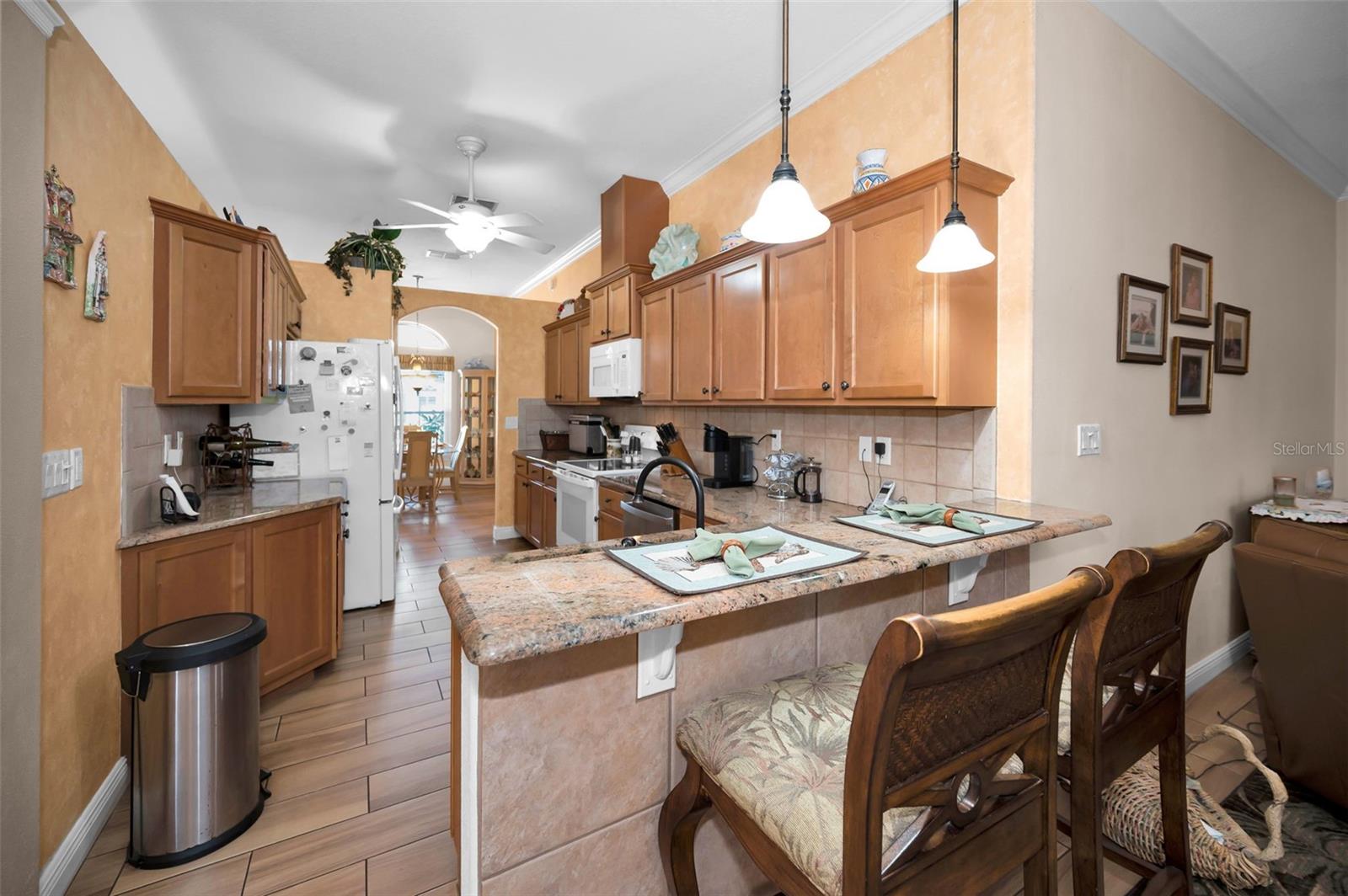 8202 WILD OAKS CIR, LARGO, FL, 33773