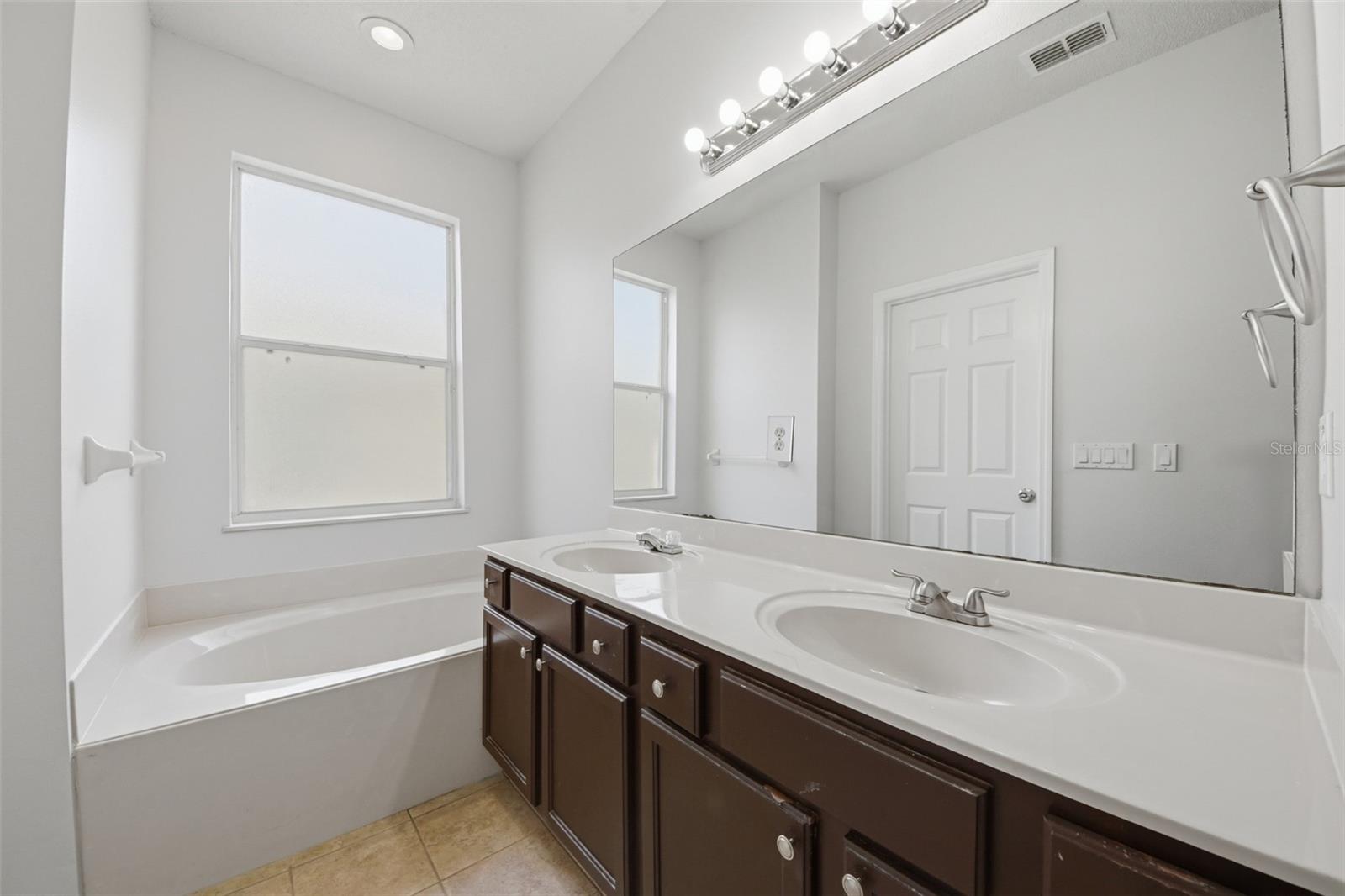 949 WHISPERING CYPRESS LN, ORLANDO, FL, 32824