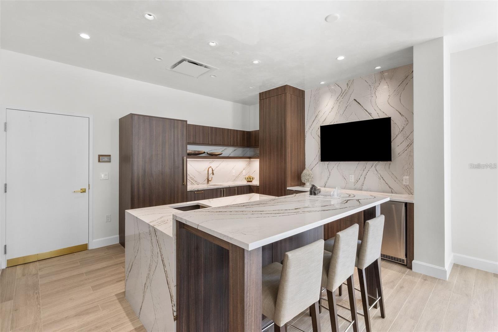 126 4TH AVE NE #601, ST PETERSBURG, FL, 33701