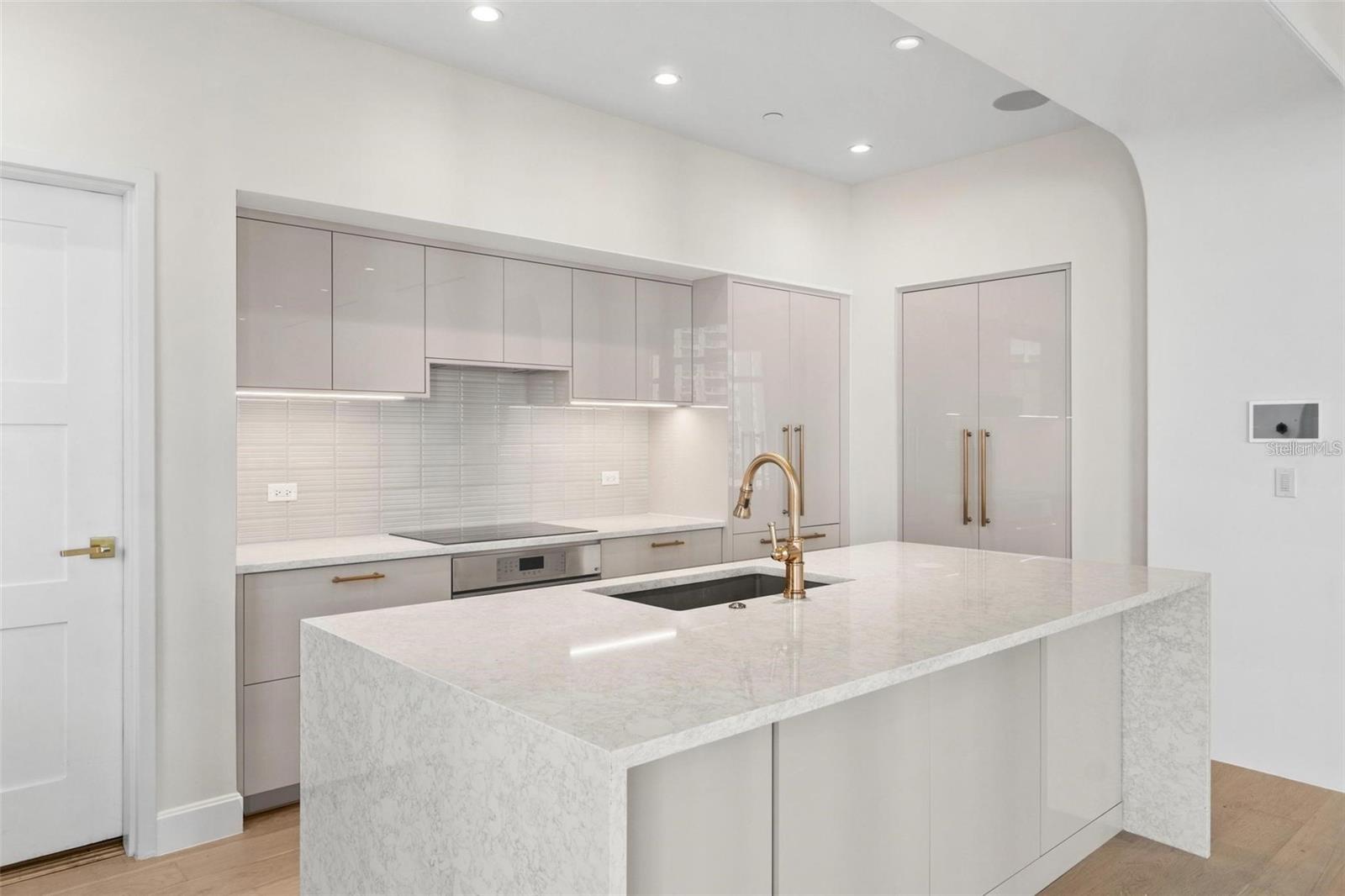 126 4TH AVE NE #601, ST PETERSBURG, FL, 33701