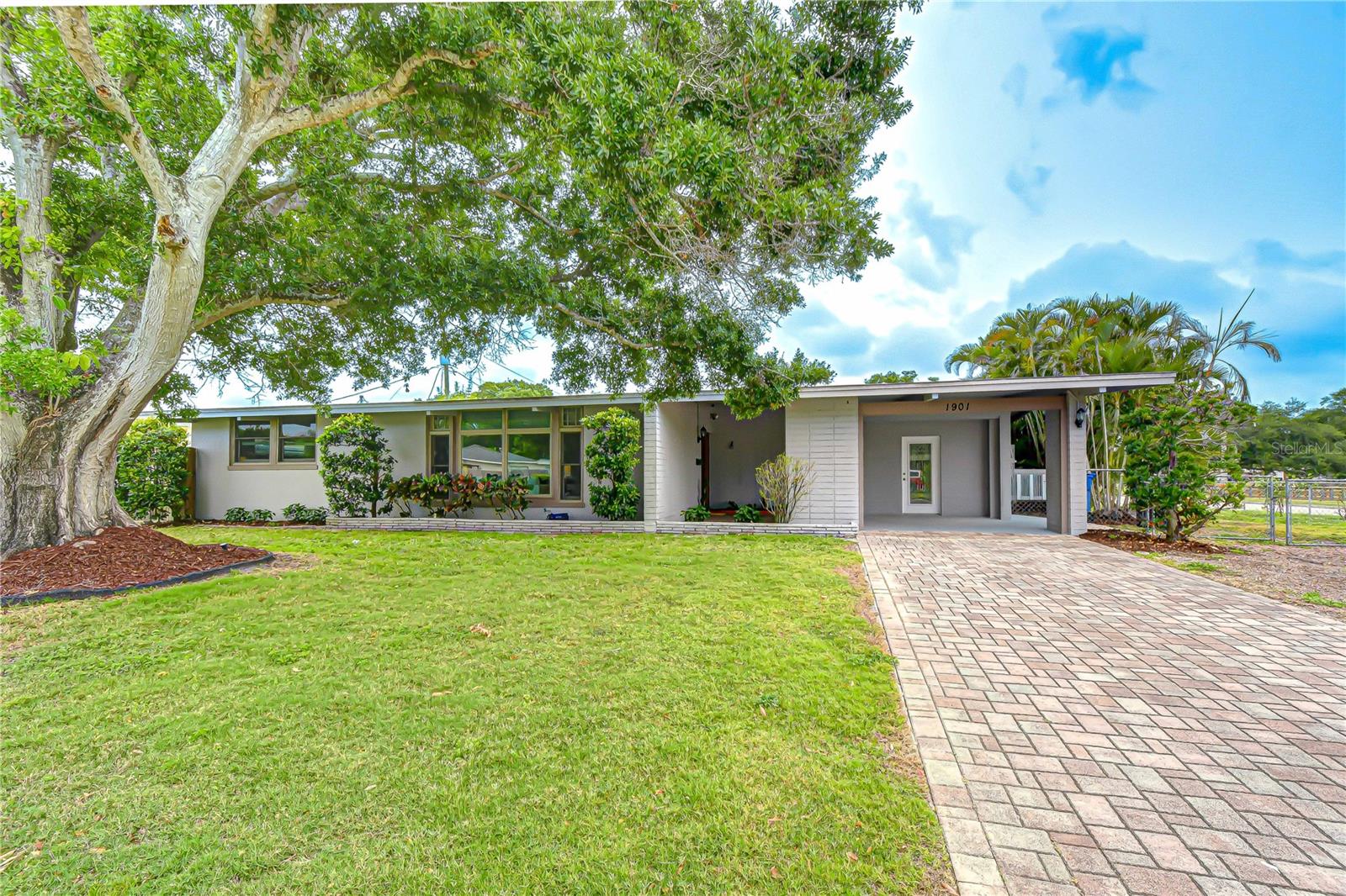 1901 OXFORD ST N, ST PETERSBURG, FL, 33710