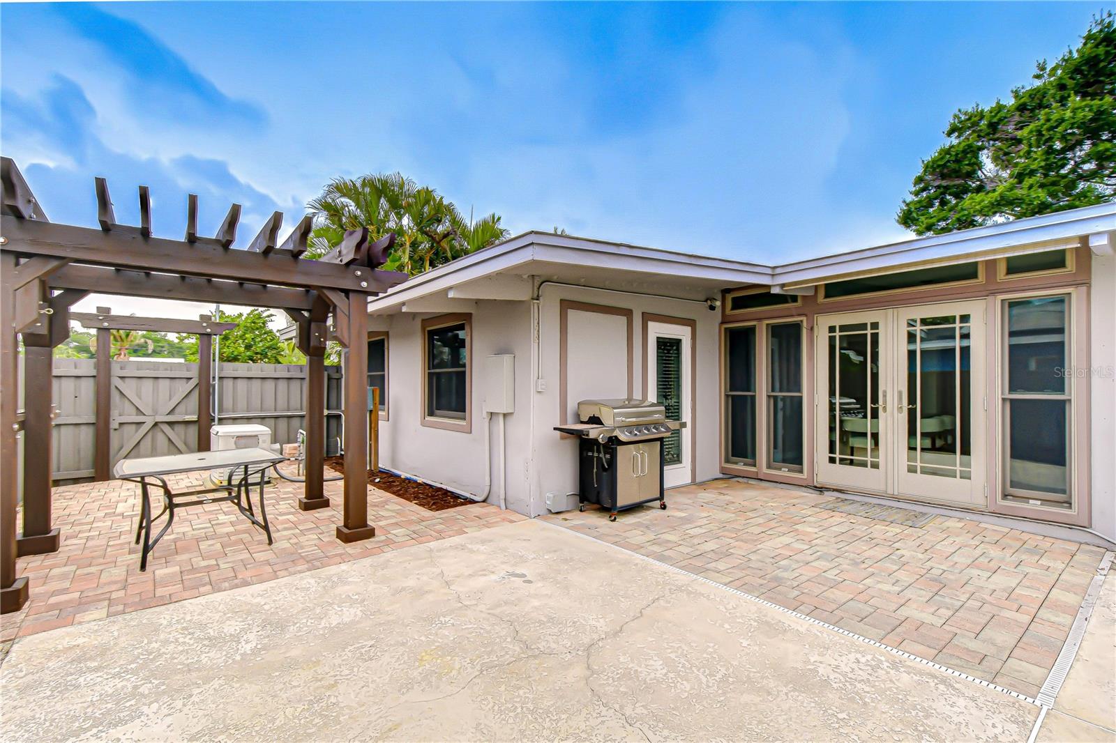 1901 OXFORD ST N, ST PETERSBURG, FL, 33710