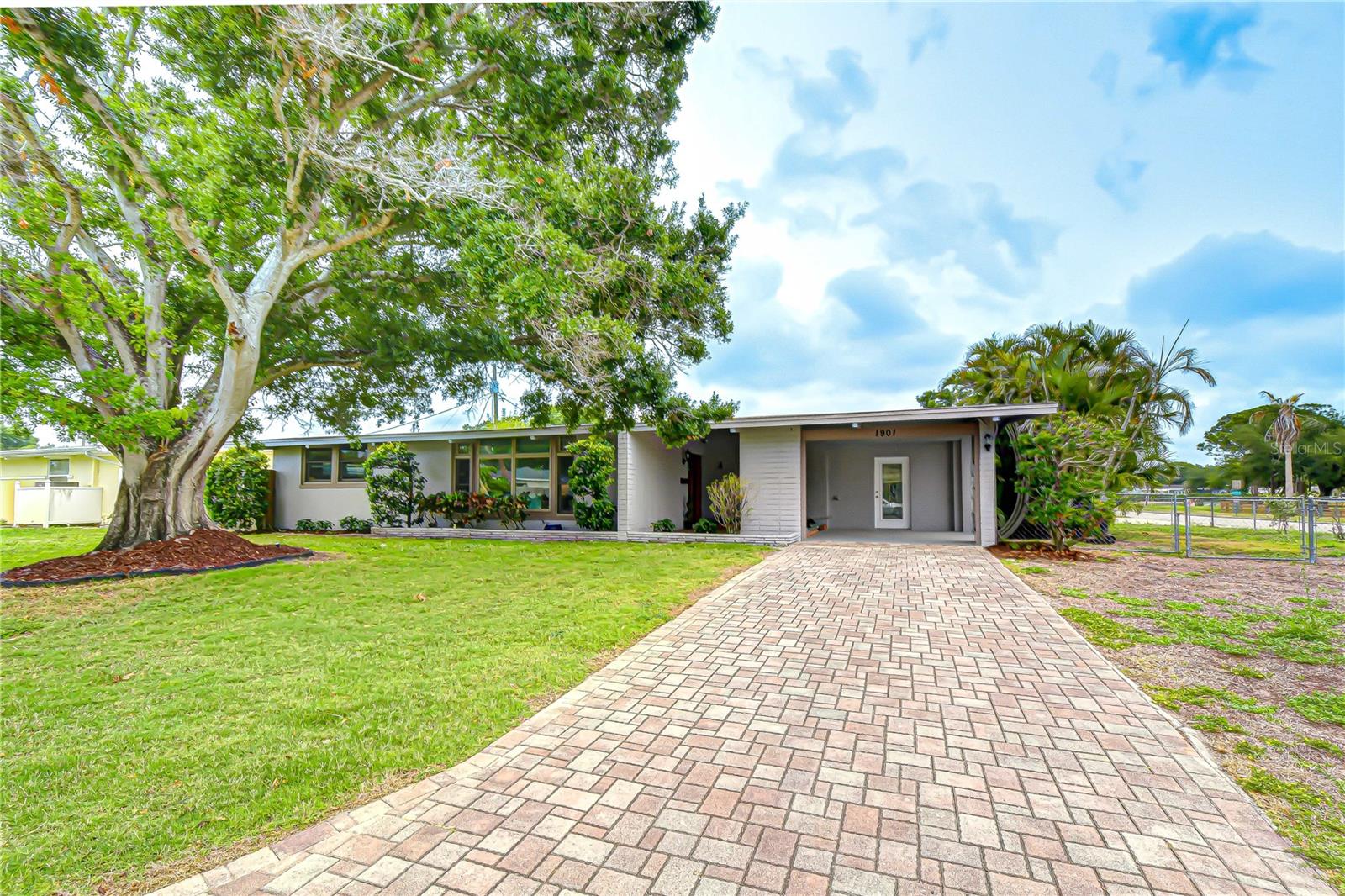 1901 OXFORD ST N, ST PETERSBURG, FL, 33710