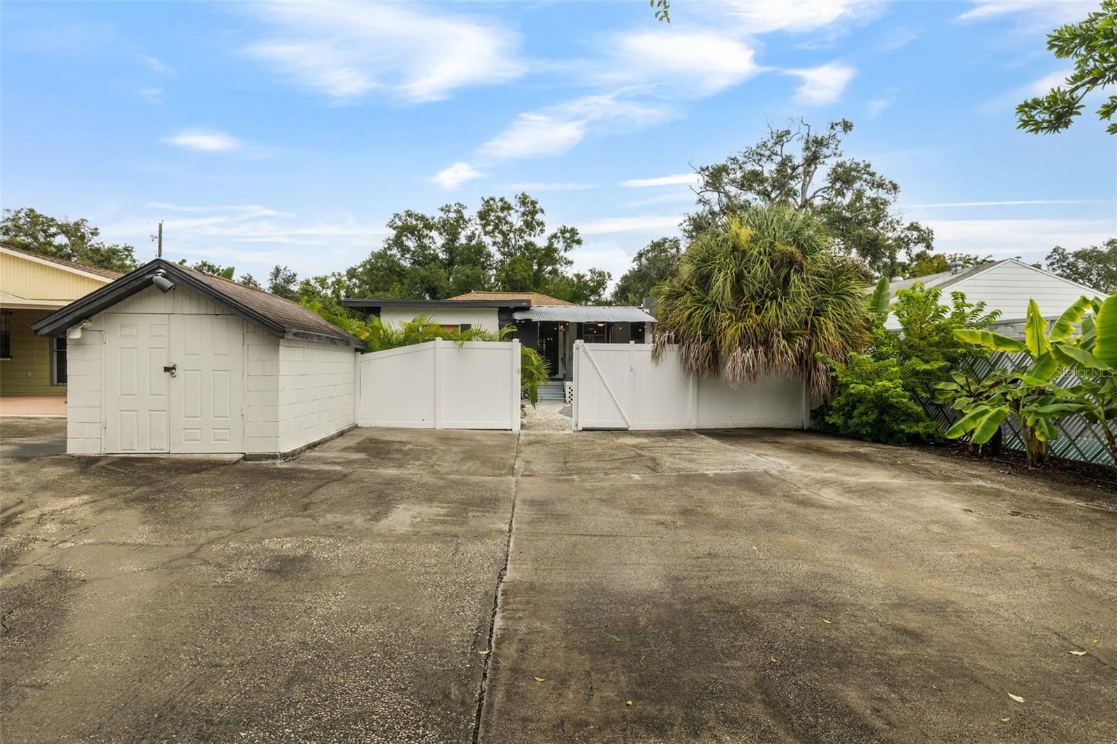 1411 E HENRY AVE, TAMPA, FL, 33604