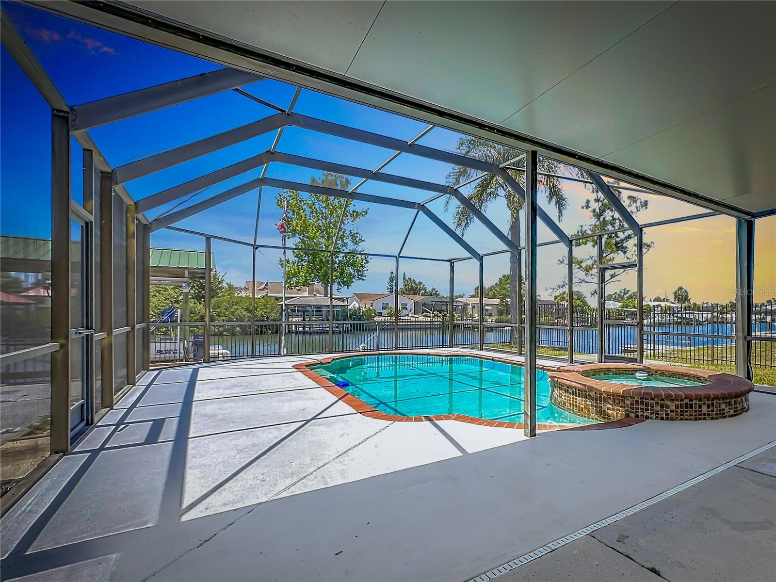 624 KINGSTON CT, APOLLO BEACH, FL, 33572