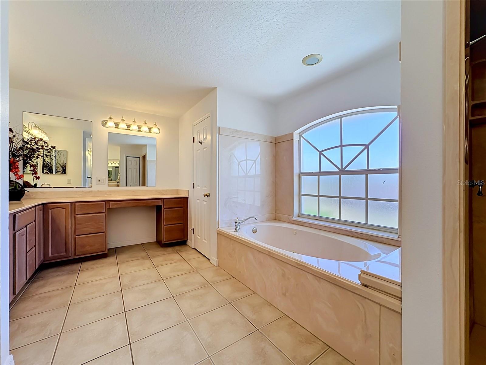 624 KINGSTON CT, APOLLO BEACH, FL, 33572