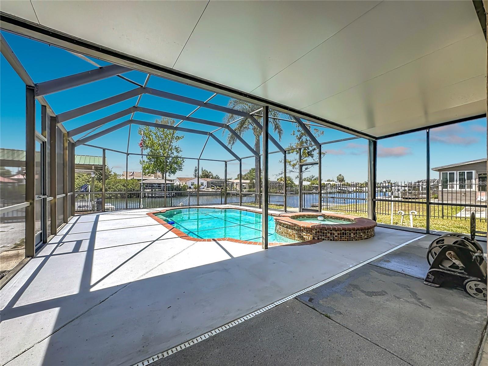 624 KINGSTON CT, APOLLO BEACH, FL, 33572