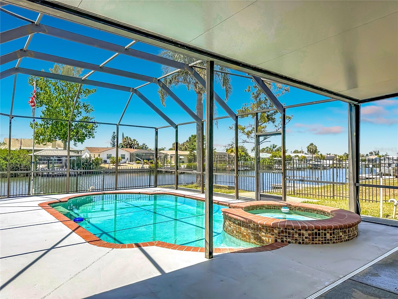 624 KINGSTON CT, APOLLO BEACH, FL, 33572