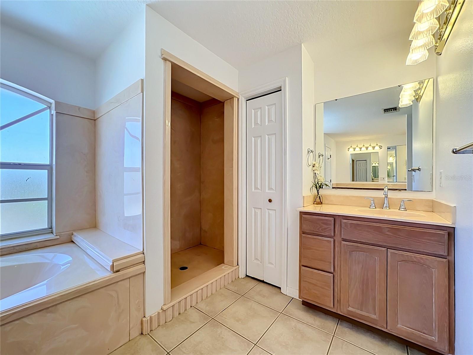 624 KINGSTON CT, APOLLO BEACH, FL, 33572