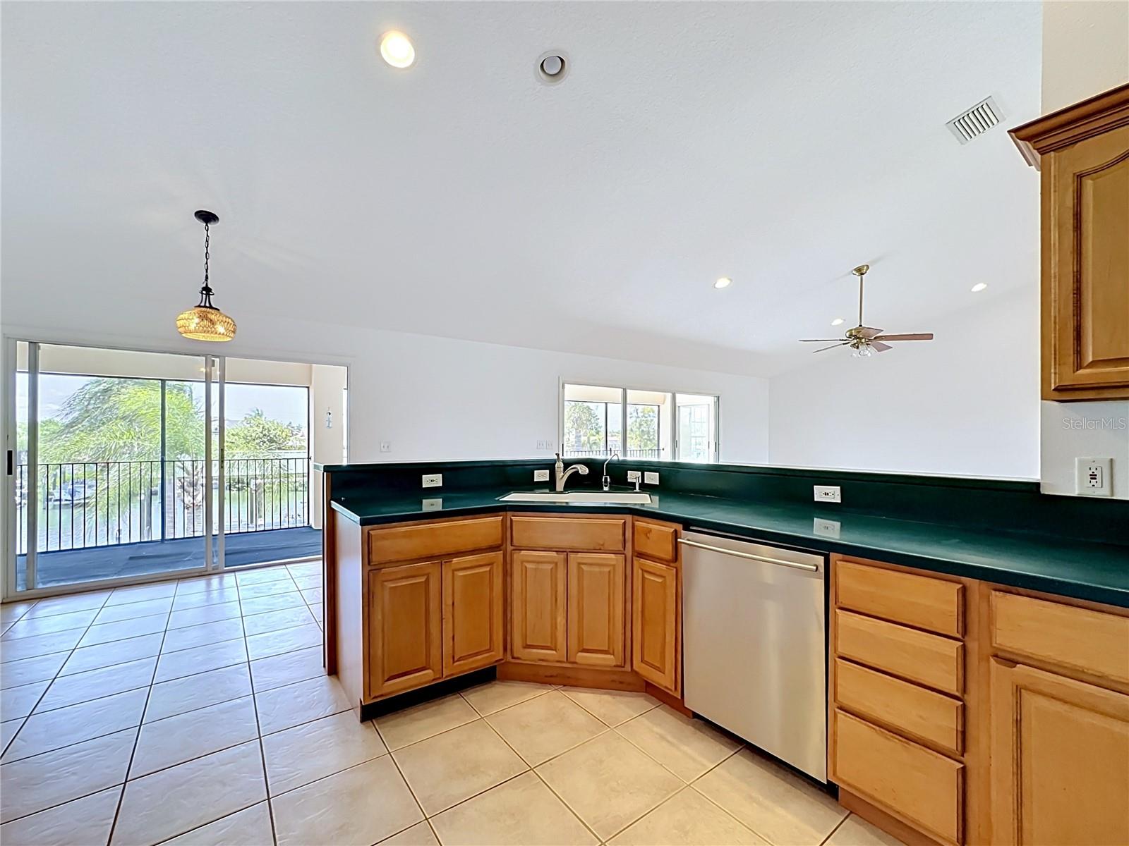 624 KINGSTON CT, APOLLO BEACH, FL, 33572