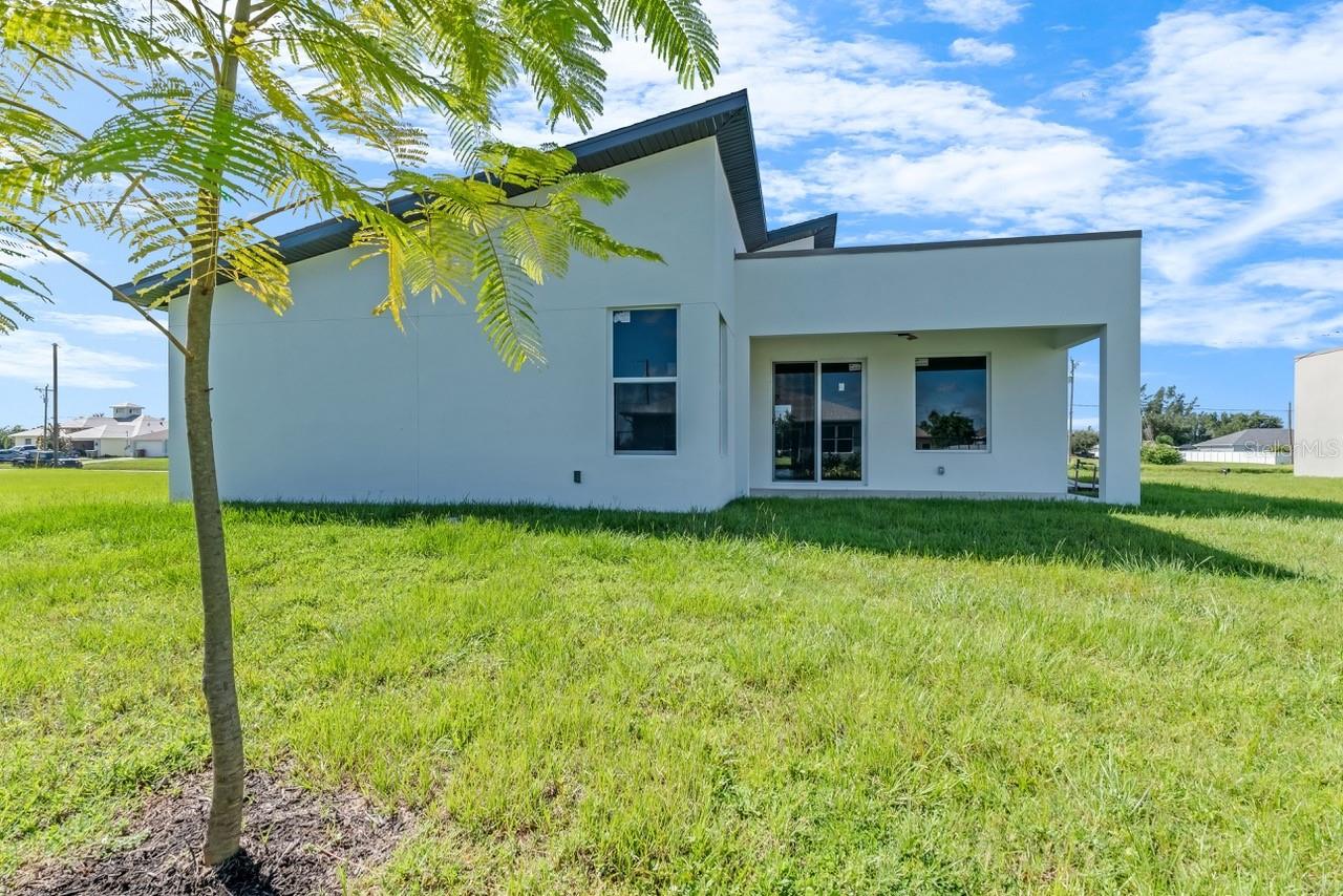 1827 EMBERS PKWY W, CAPE CORAL, FL, 33993
