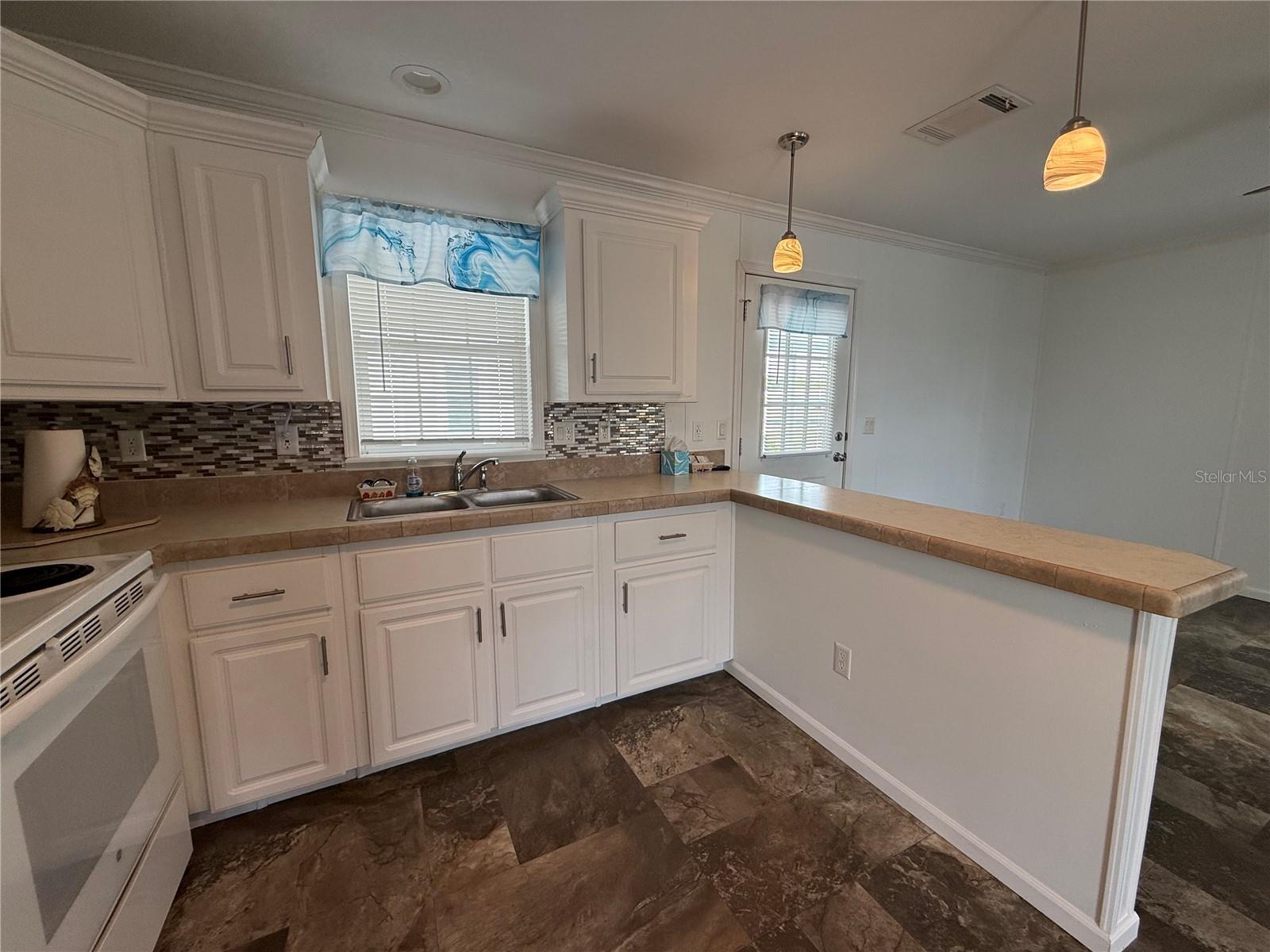 3 DATE AVE, BRADENTON, FL, 34207