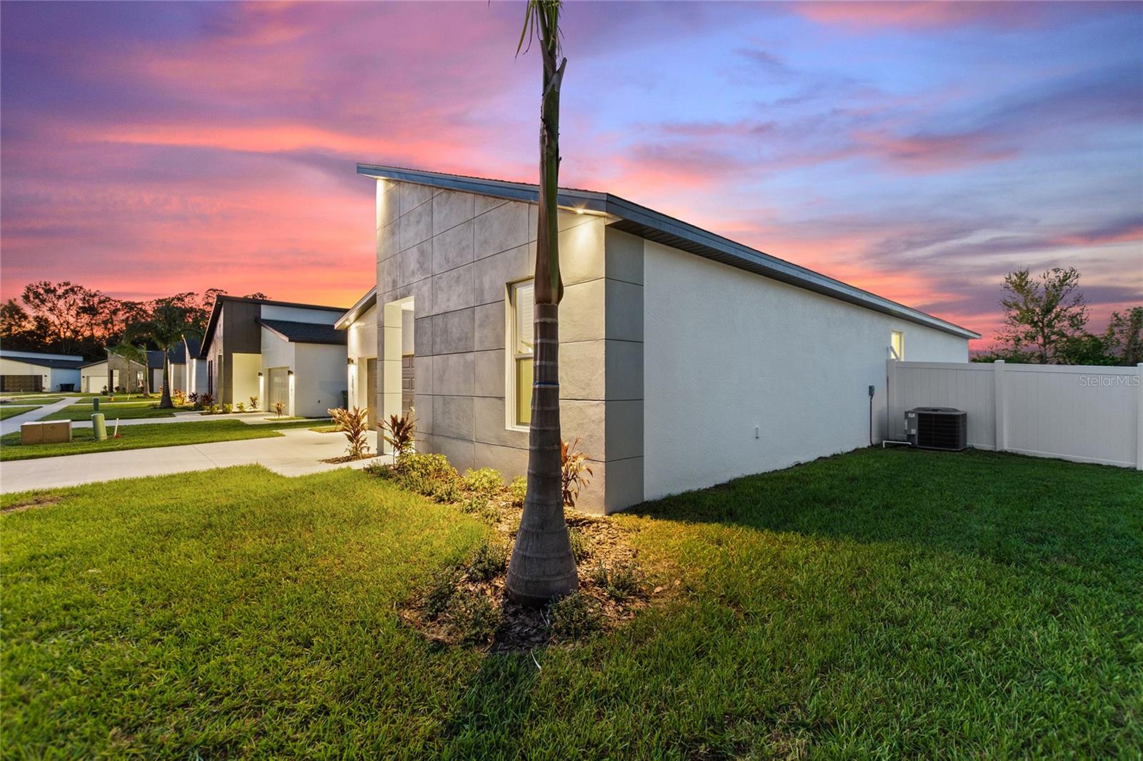330 ROYAL PALM WAY, WINTER HAVEN, FL, 33881