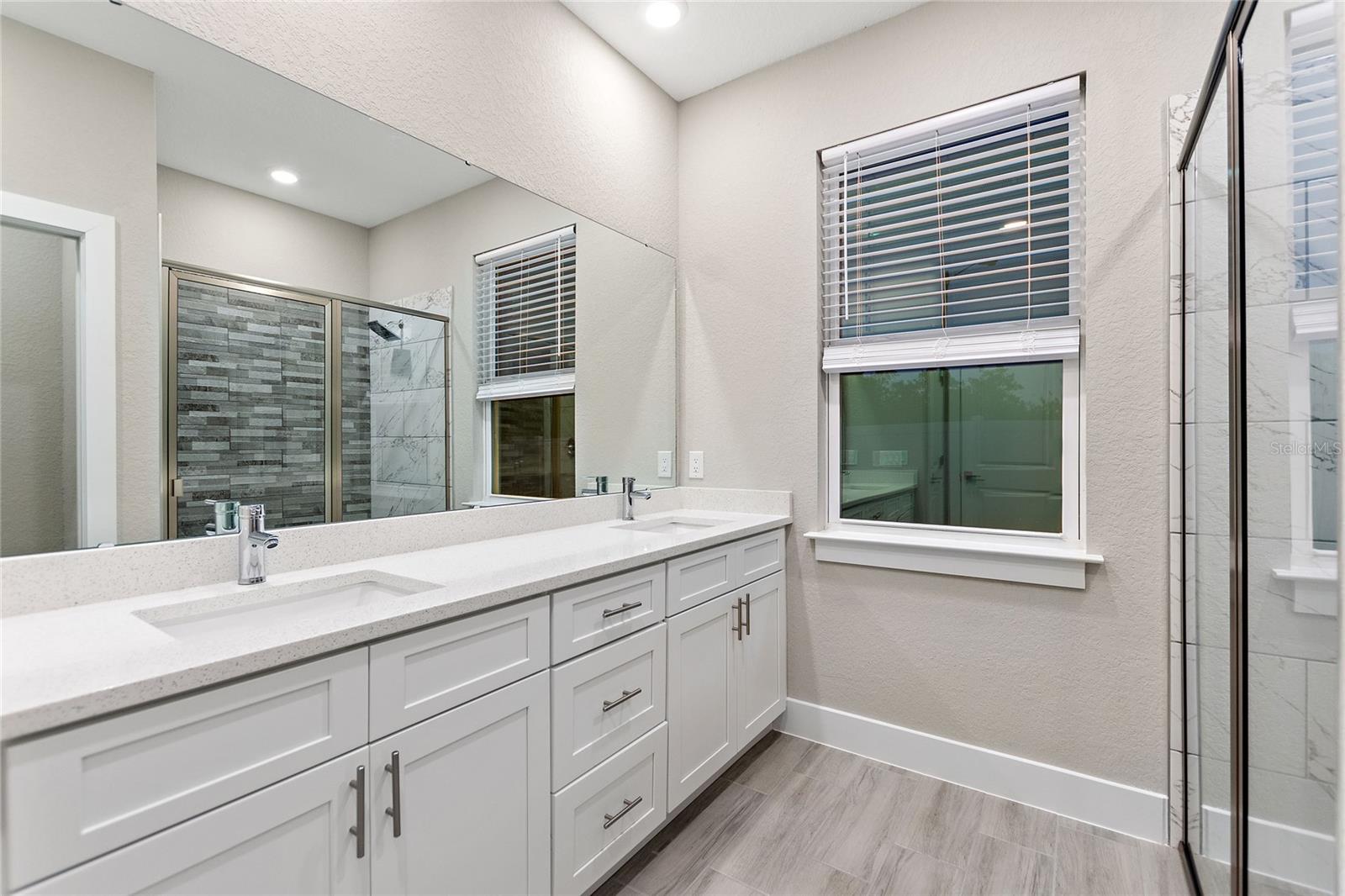 330 ROYAL PALM WAY, WINTER HAVEN, FL, 33881