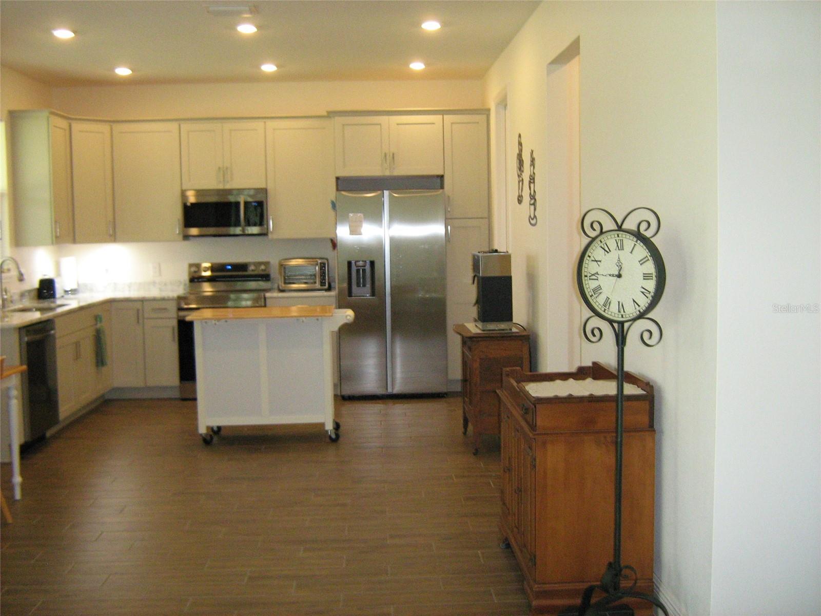 535 DOWLING CIR, LADY LAKE, FL, 32159