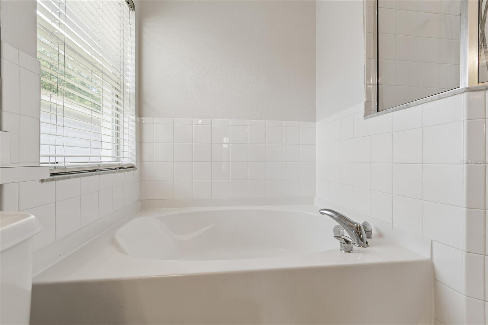 2222 ROANOKE SPRINGS DR, RUSKIN, FL, 33570