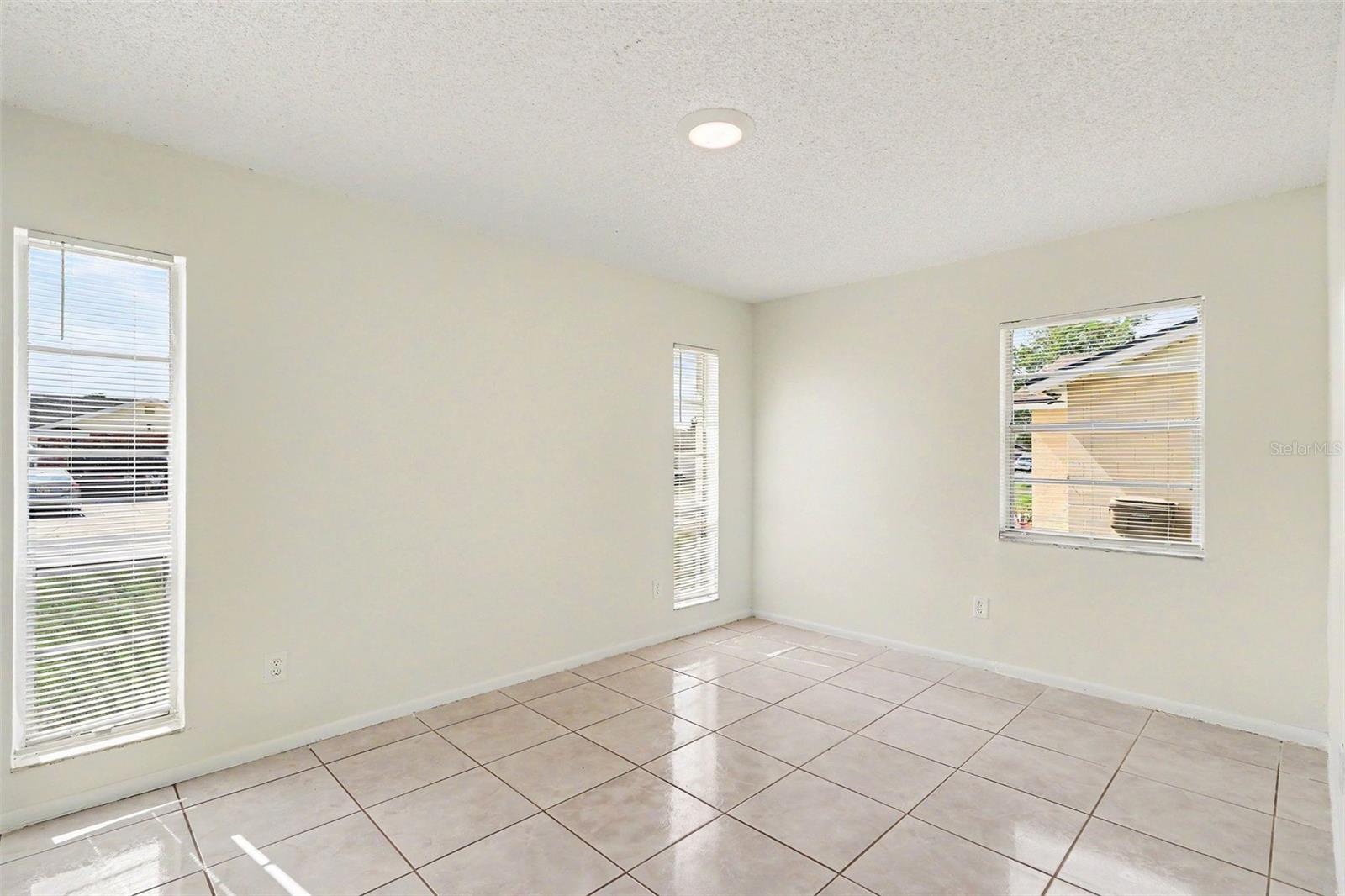 136 W CEDARWOOD CIR, KISSIMMEE, FL, 34743