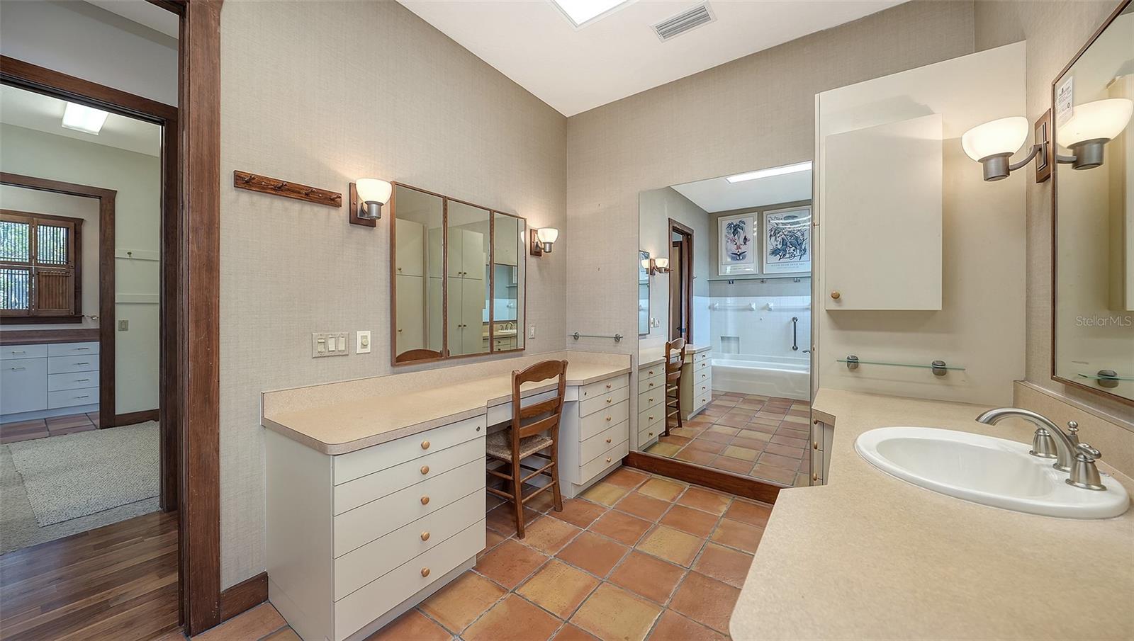 156 EMERSON DR, SARASOTA, FL, 34236