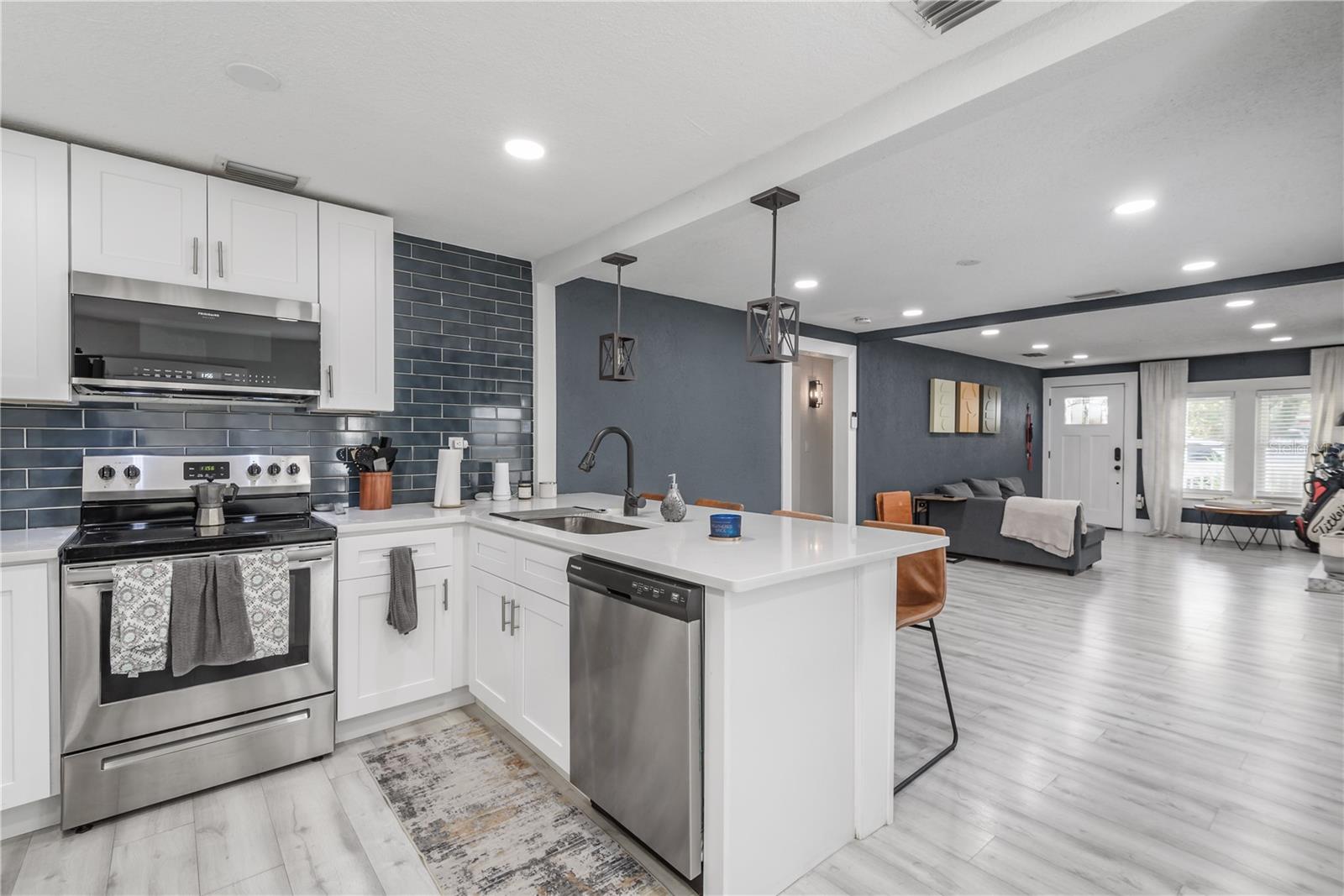 806 E HAMILTON AVE, TAMPA, FL, 33604