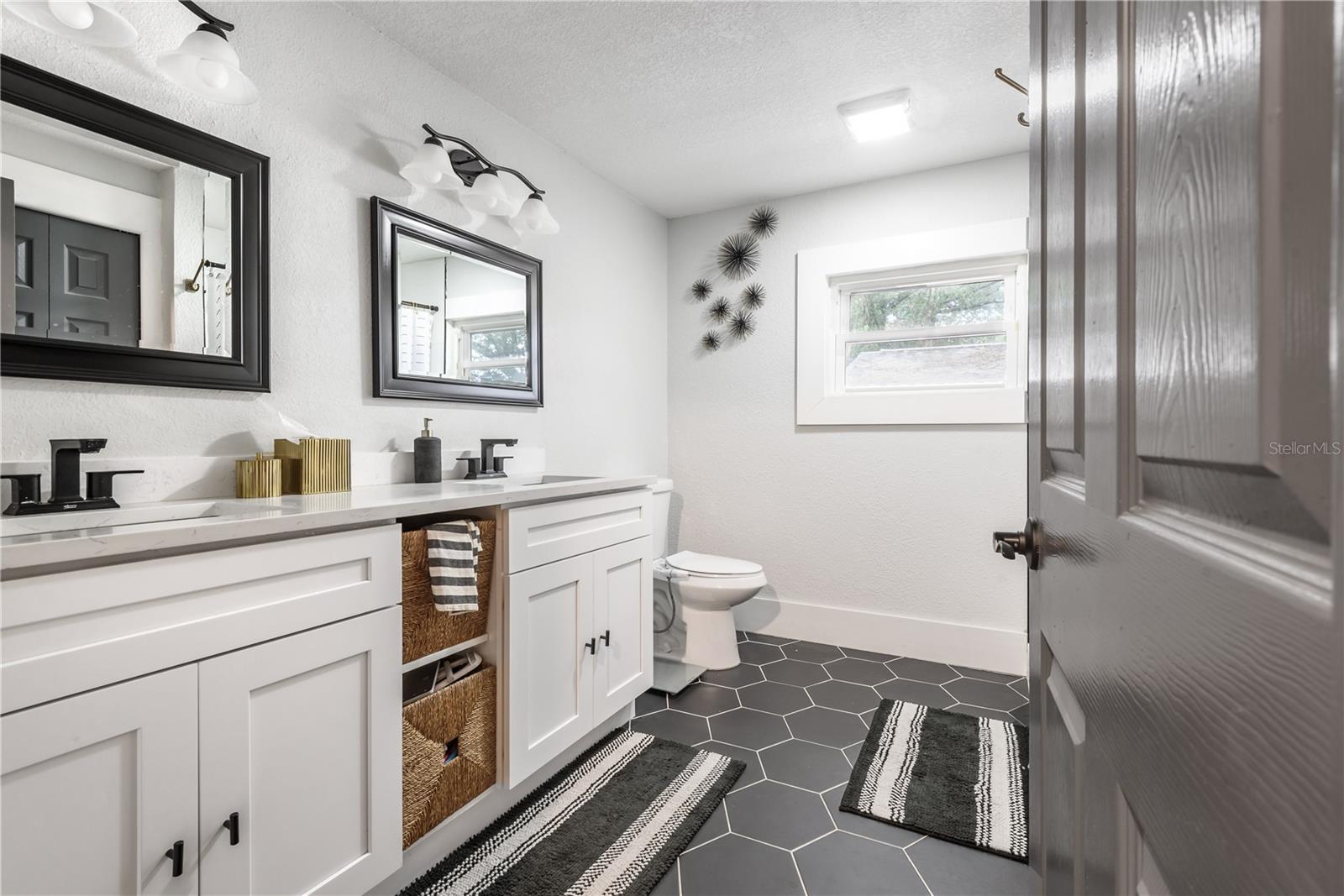 806 E HAMILTON AVE, TAMPA, FL, 33604
