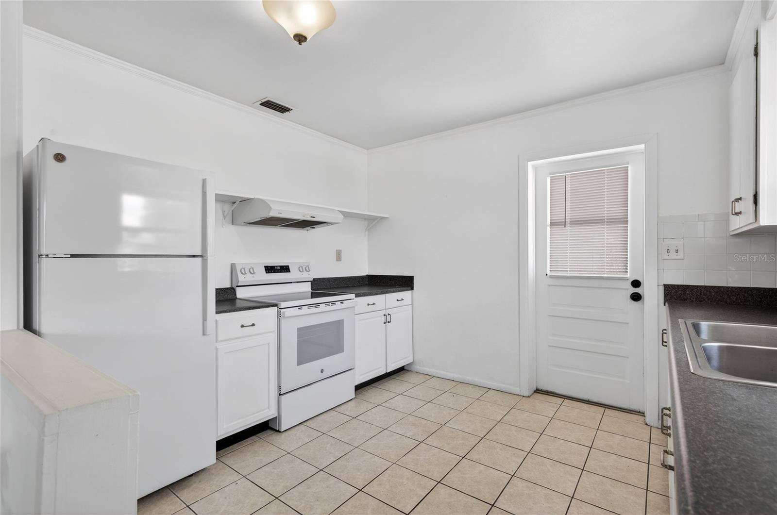 106 W NORTH BRANCH RD, RUSKIN, FL, 33570