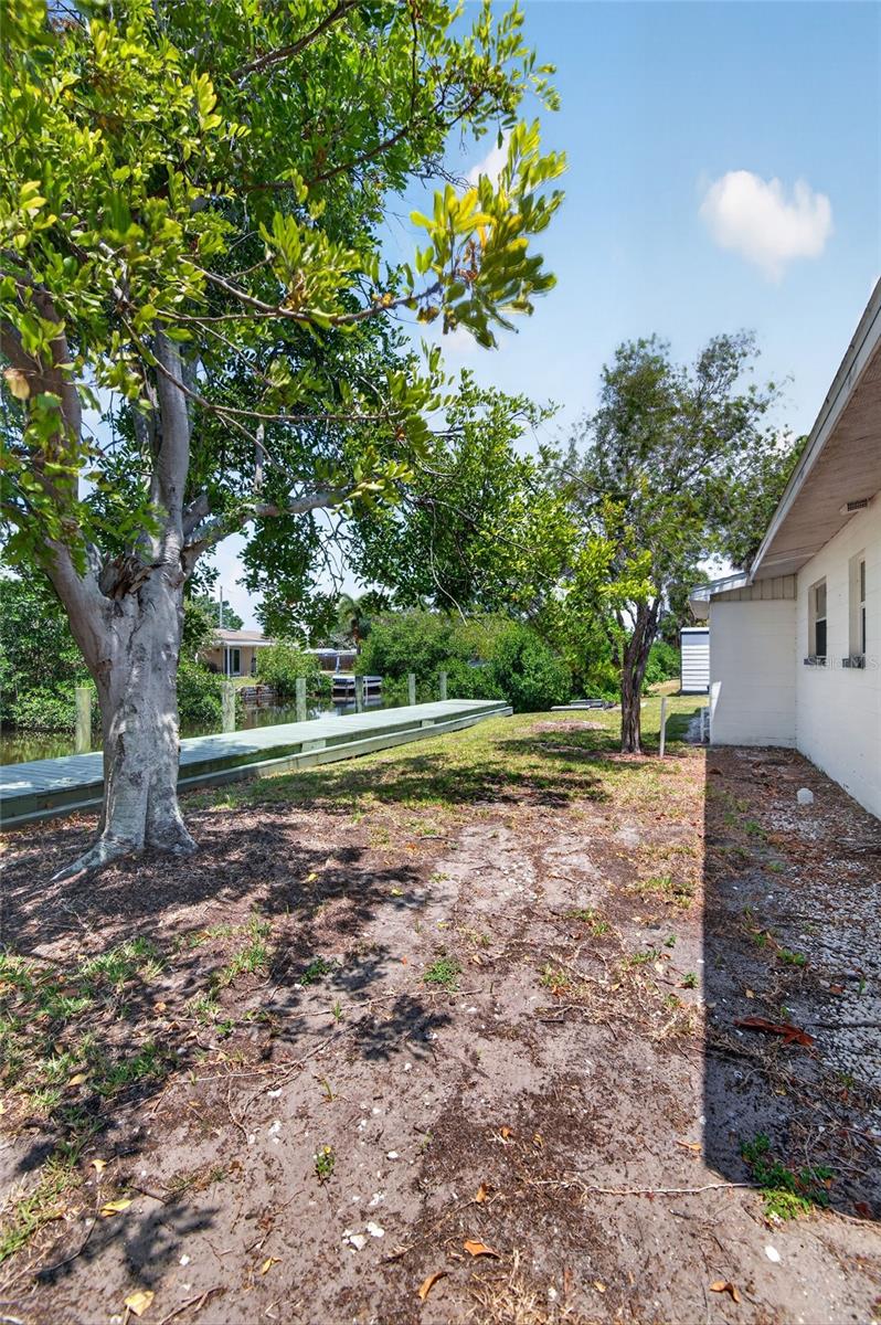 106 W NORTH BRANCH RD, RUSKIN, FL, 33570