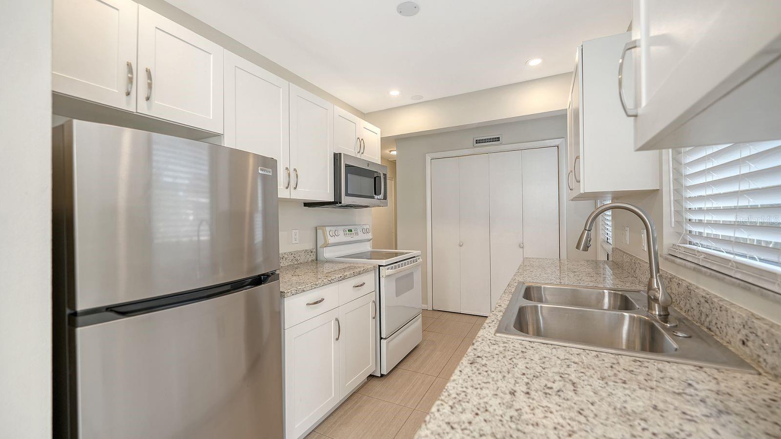 2121 PUEBLO CIR #V6, SARASOTA, FL, 34231