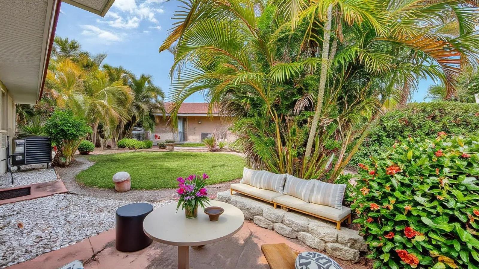 2121 PUEBLO CIR #V6, SARASOTA, FL, 34231