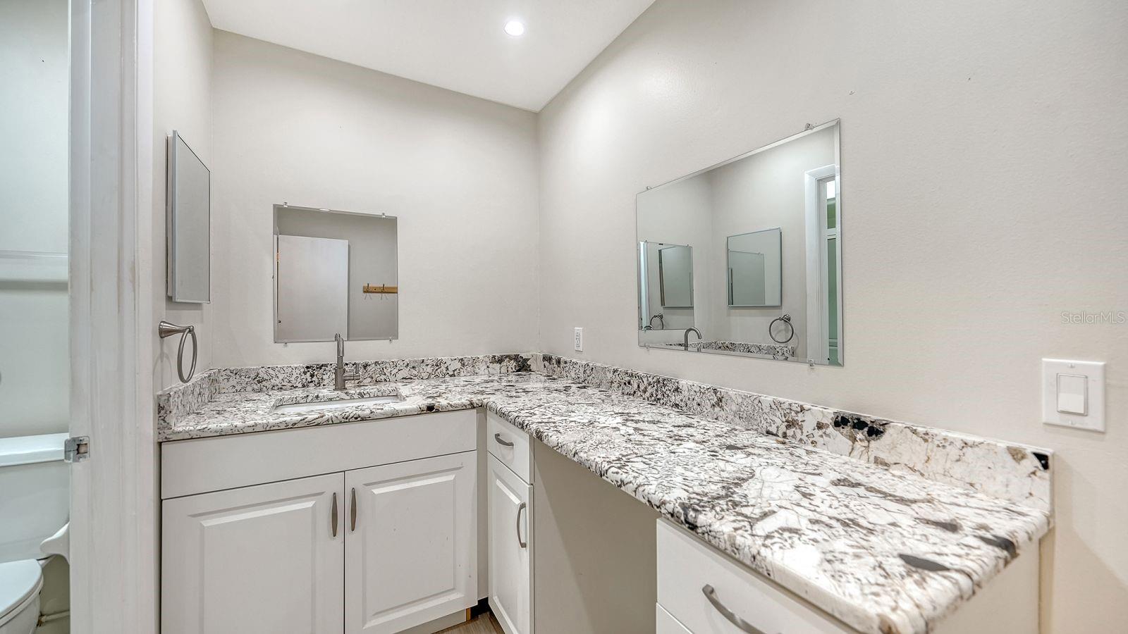 2121 PUEBLO CIR #V6, SARASOTA, FL, 34231