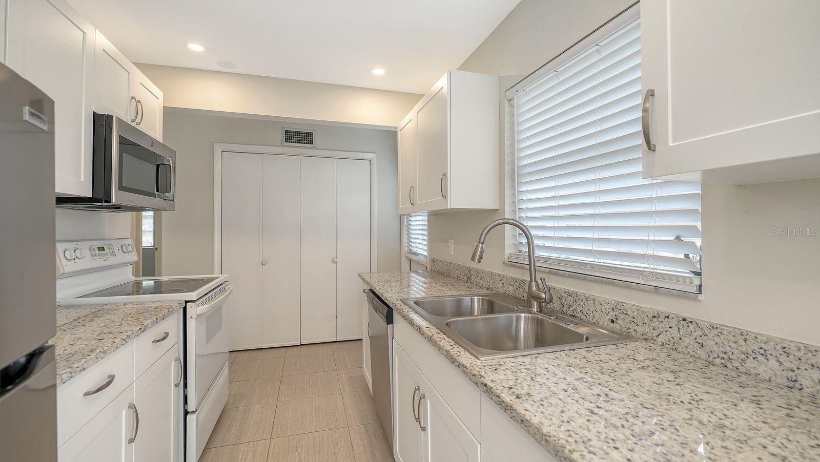 2121 PUEBLO CIR #V6, SARASOTA, FL, 34231