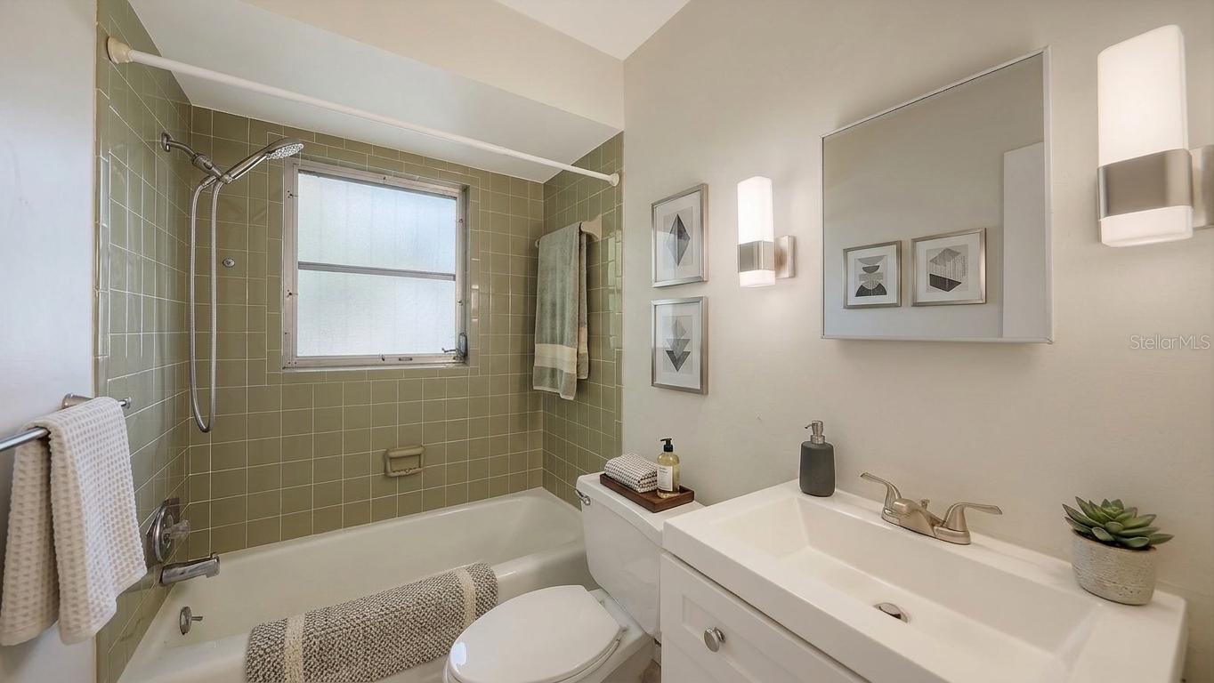 2121 PUEBLO CIR #V6, SARASOTA, FL, 34231