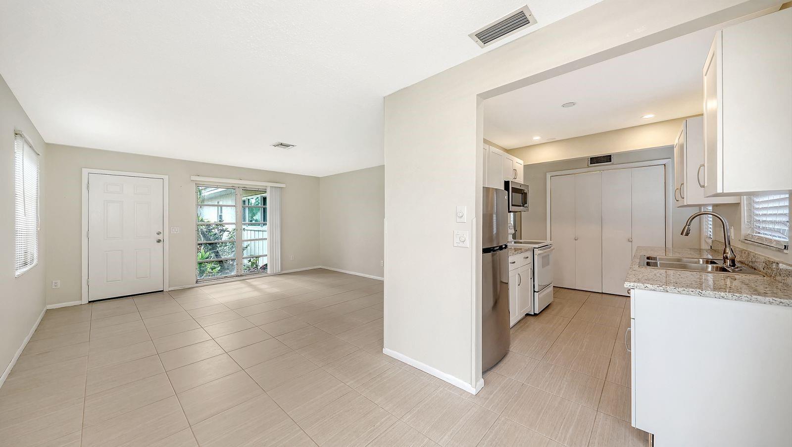2121 PUEBLO CIR #V6, SARASOTA, FL, 34231