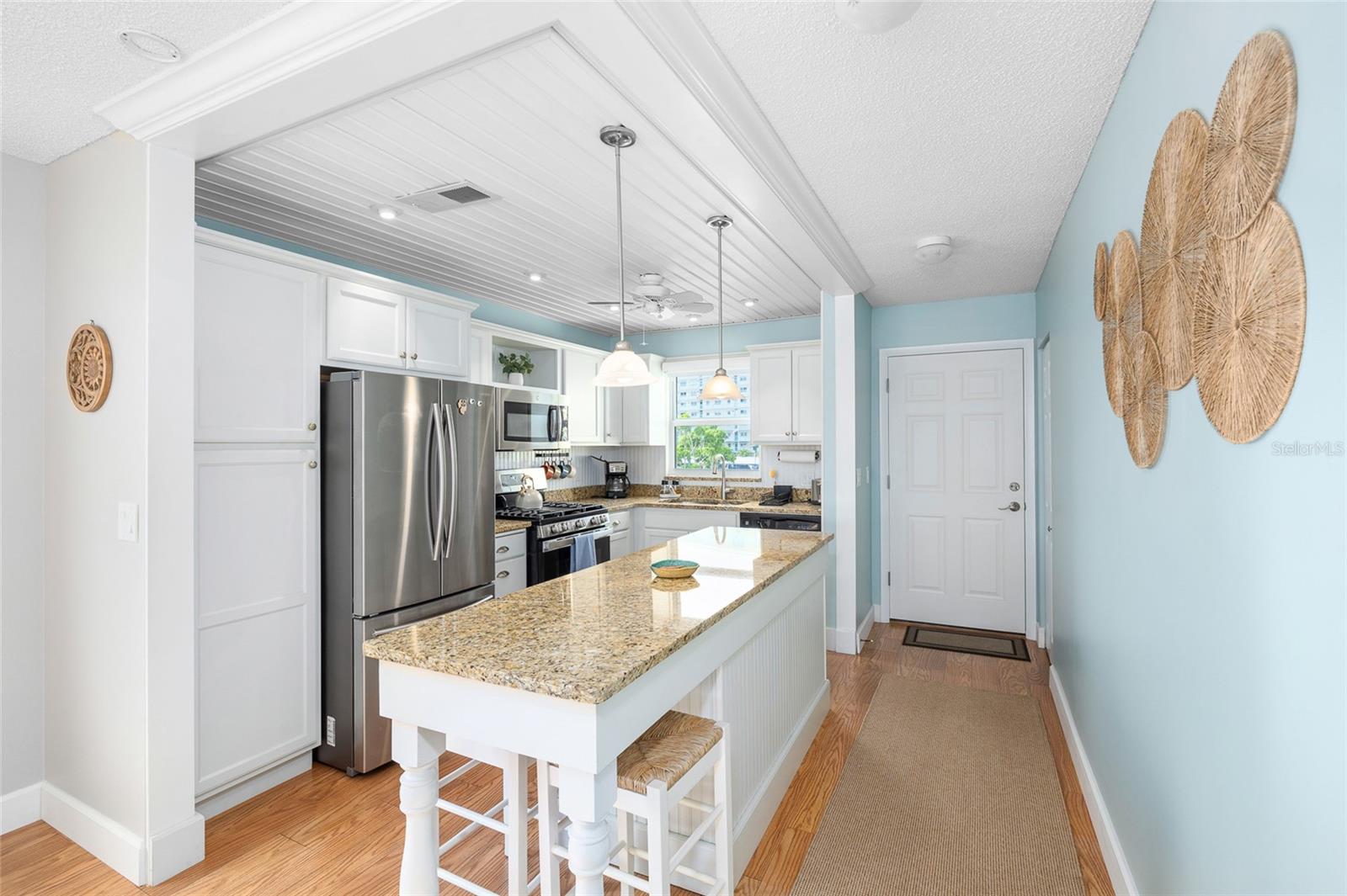 6075 SHORE BLVD S #215, GULFPORT, FL, 33707