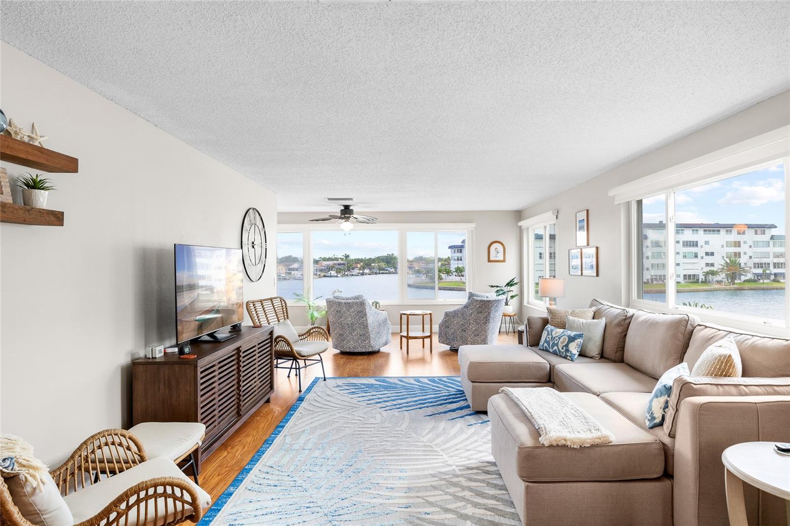 6075 SHORE BLVD S #215, GULFPORT, FL, 33707