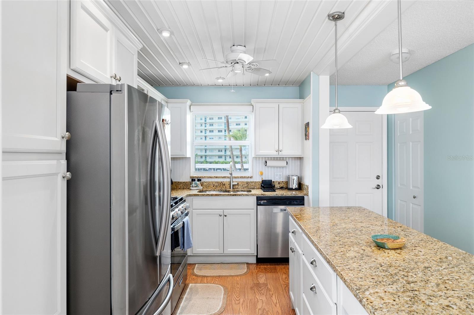 6075 SHORE BLVD S #215, GULFPORT, FL, 33707