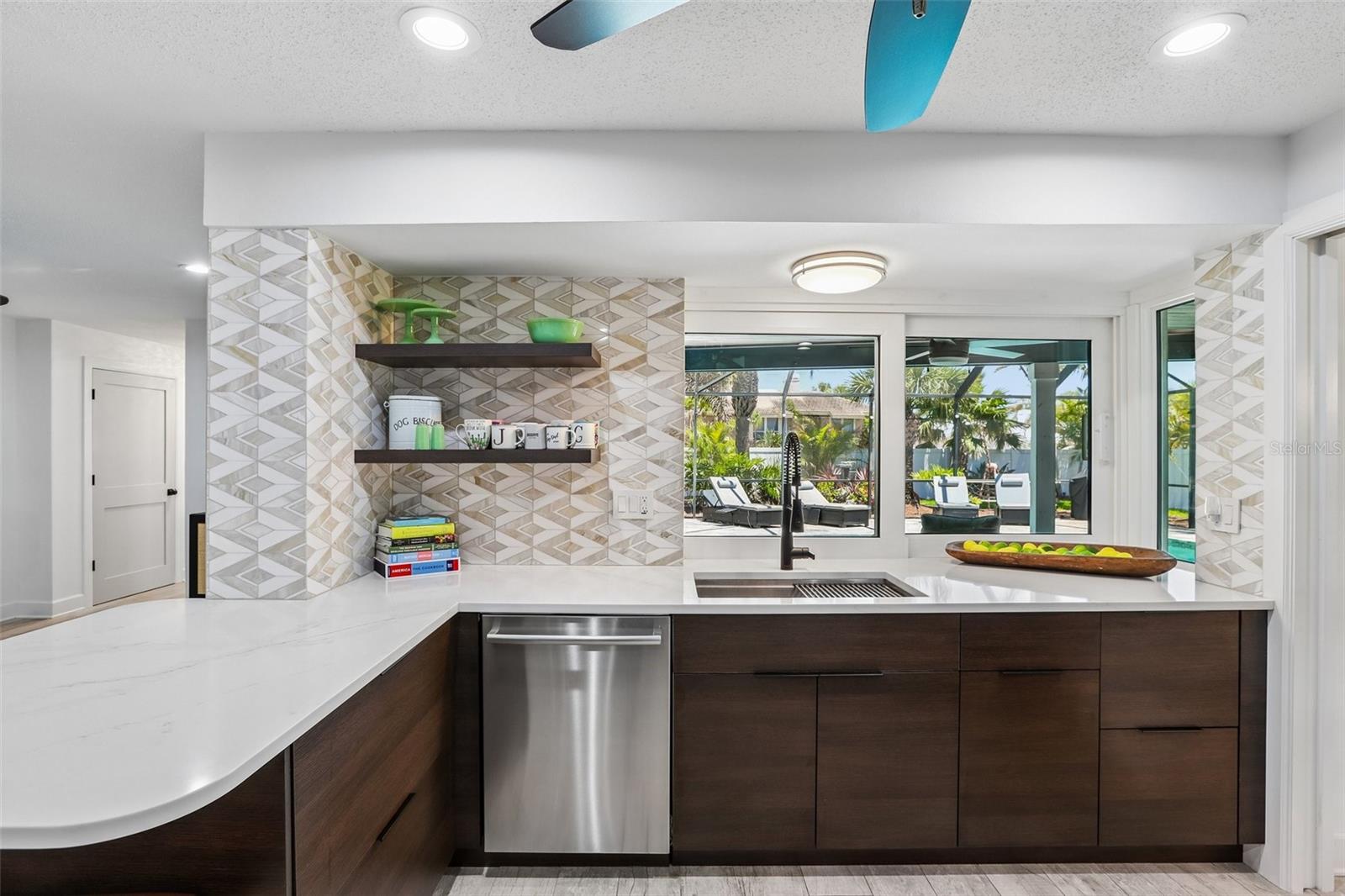 3203 HIBISCUS DR W, BELLEAIR BEACH, FL, 33786