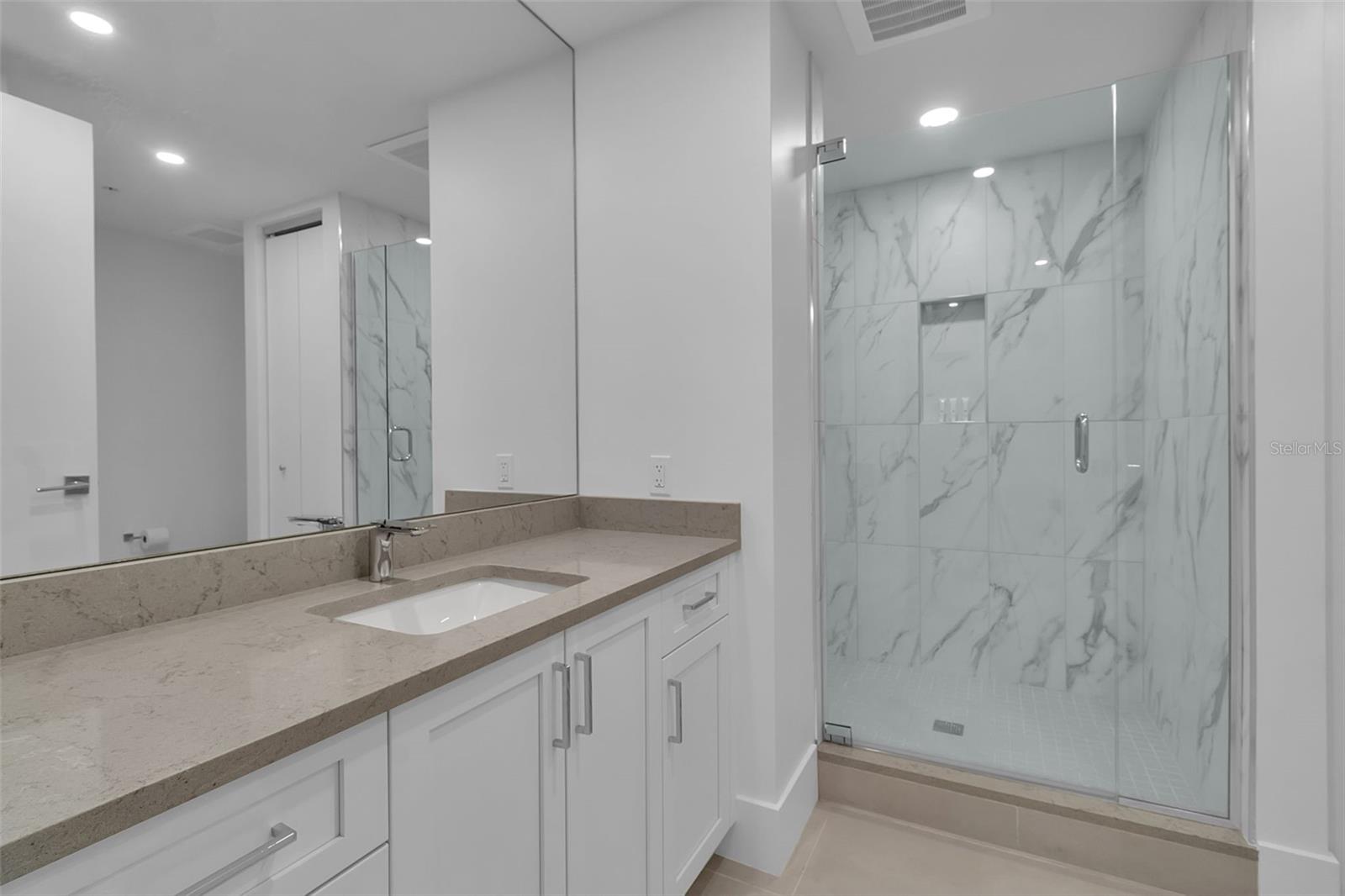 1035 SEASIDE DR #308, SARASOTA, FL, 34242