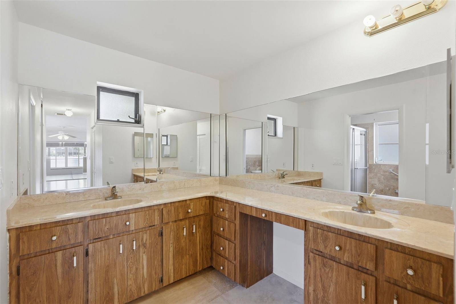 2300 S SHORE DR SE, ST PETERSBURG, FL, 33705