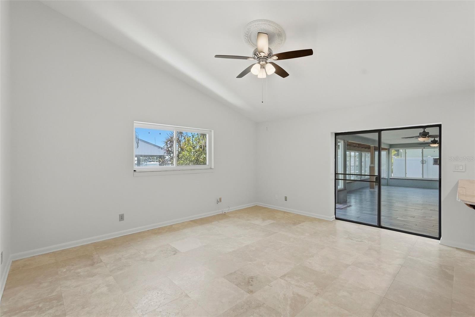 2300 S SHORE DR SE, ST PETERSBURG, FL, 33705