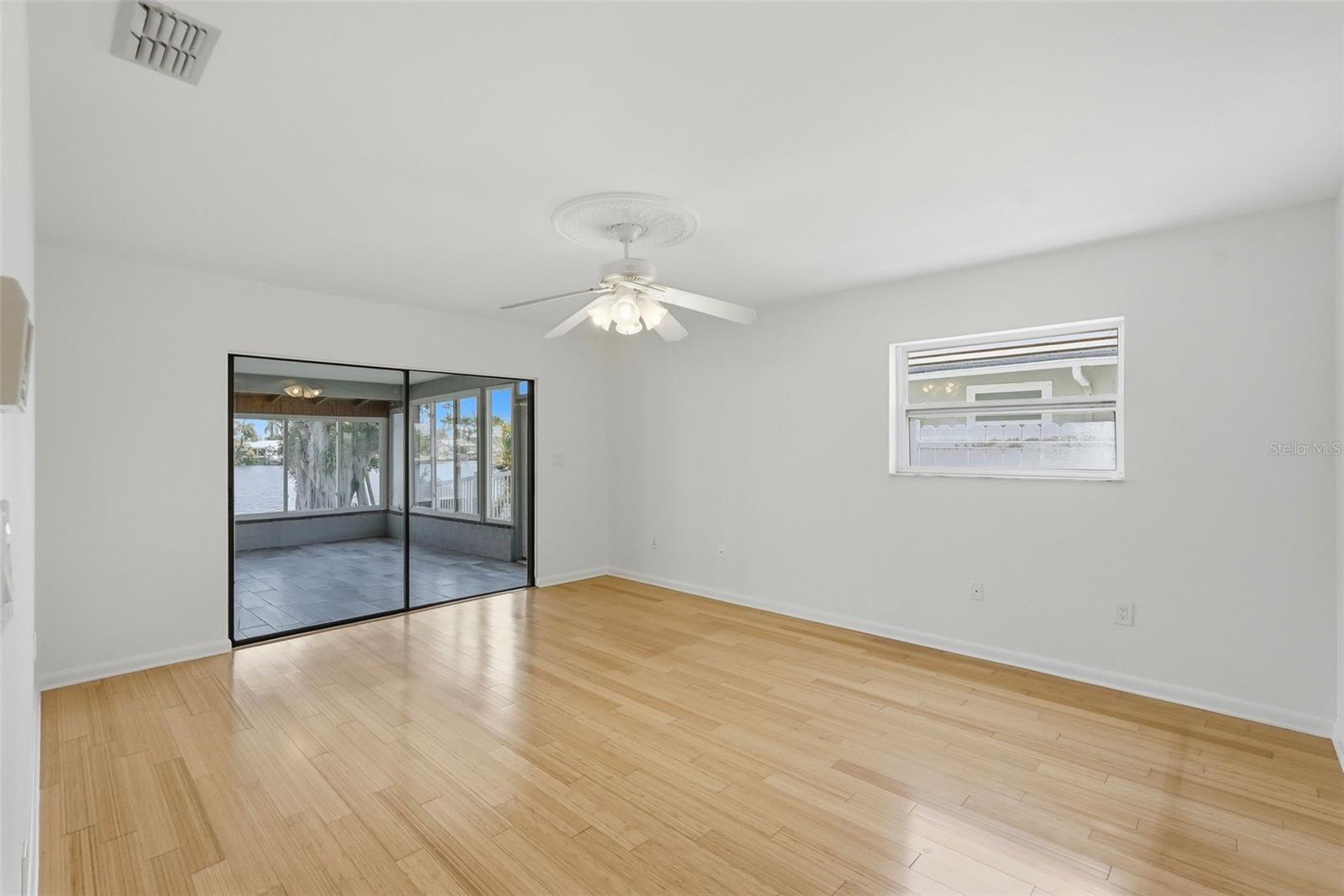 2300 S SHORE DR SE, ST PETERSBURG, FL, 33705