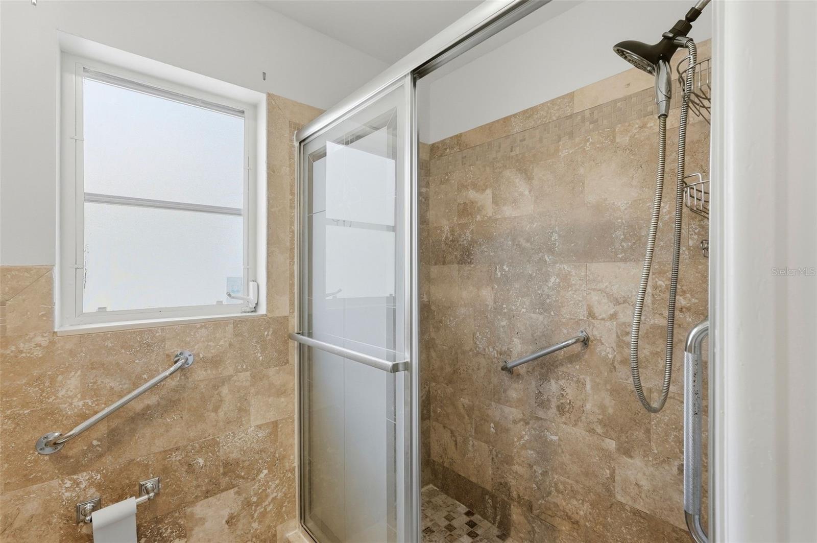 2300 S SHORE DR SE, ST PETERSBURG, FL, 33705