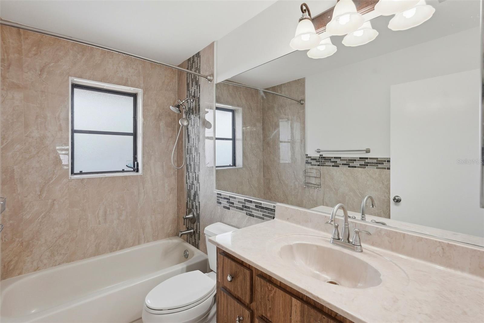 2300 S SHORE DR SE, ST PETERSBURG, FL, 33705