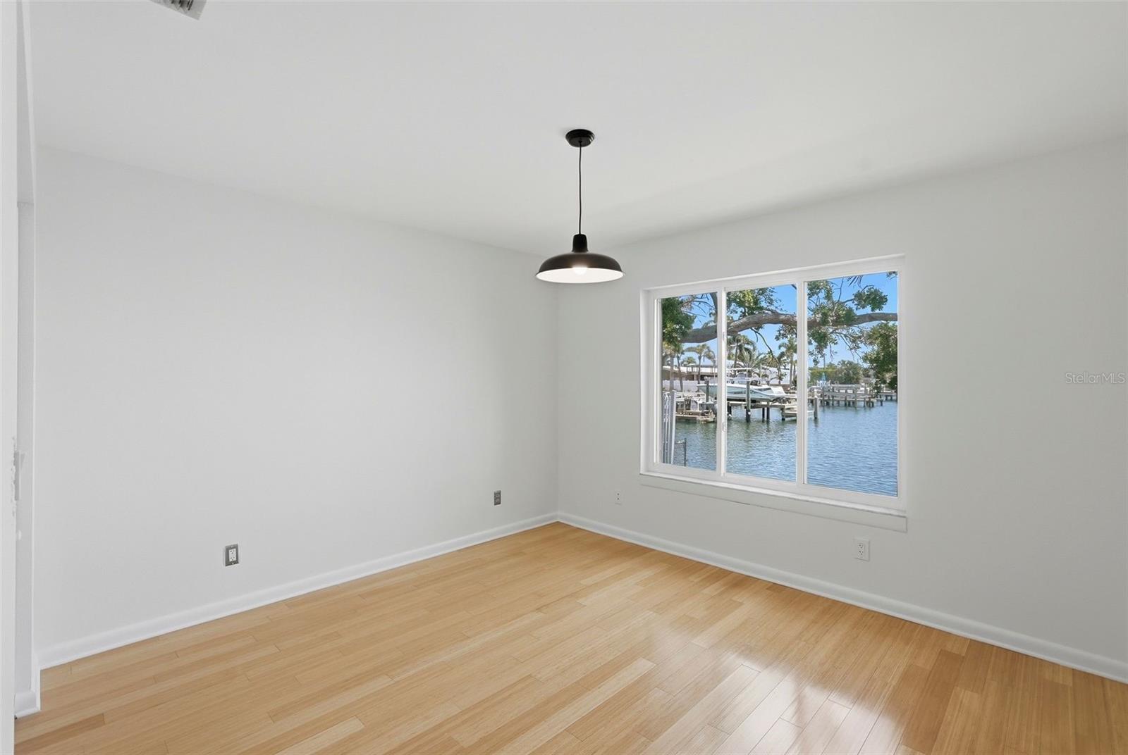 2300 S SHORE DR SE, ST PETERSBURG, FL, 33705