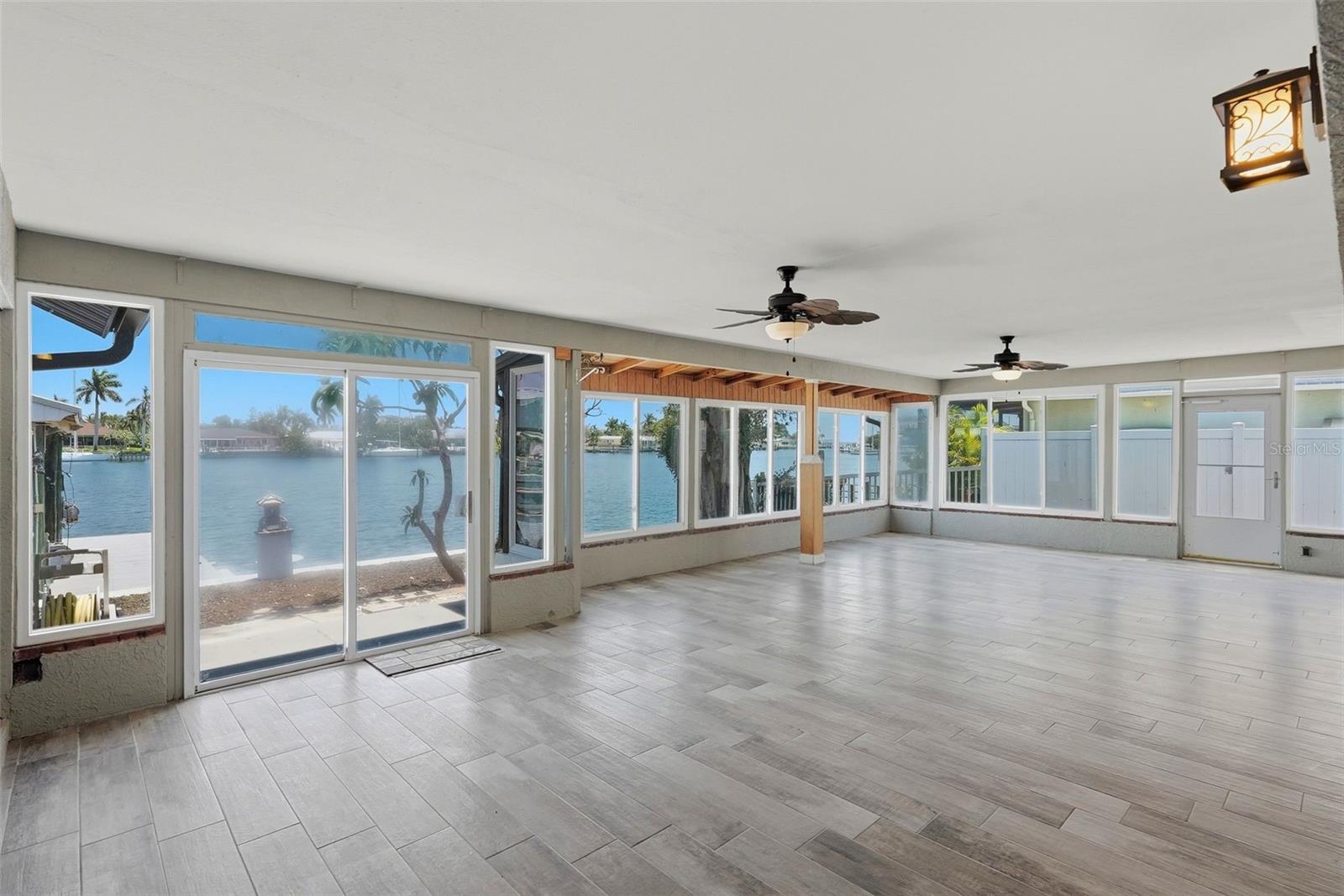 2300 S SHORE DR SE, ST PETERSBURG, FL, 33705