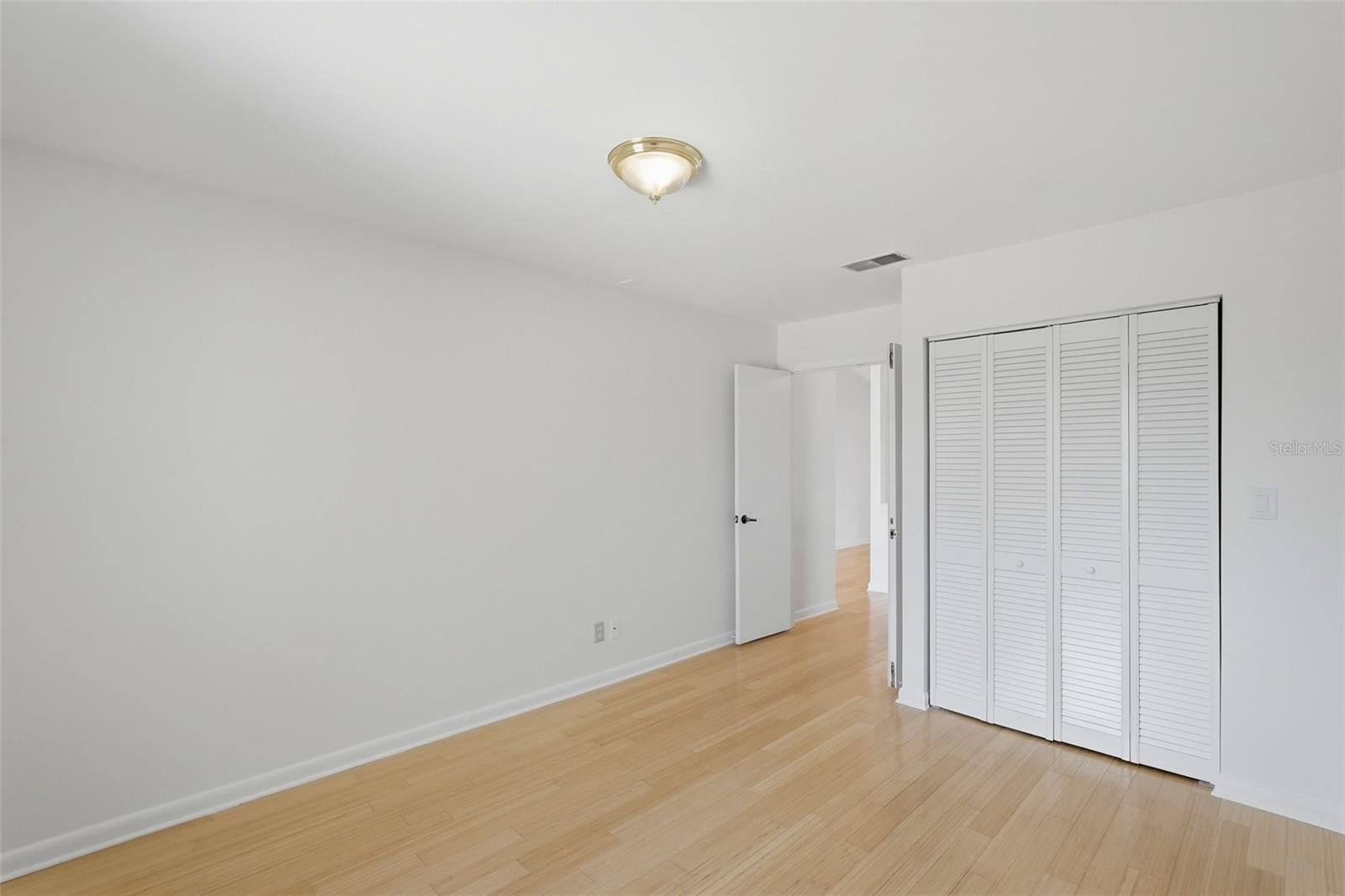 2300 S SHORE DR SE, ST PETERSBURG, FL, 33705