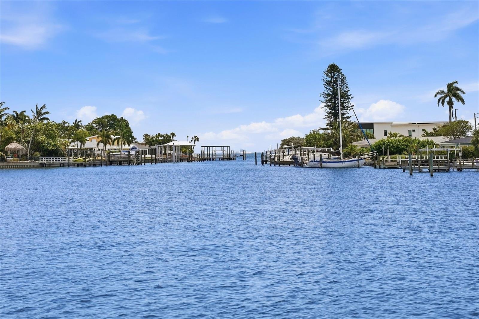 2300 S SHORE DR SE, ST PETERSBURG, FL, 33705