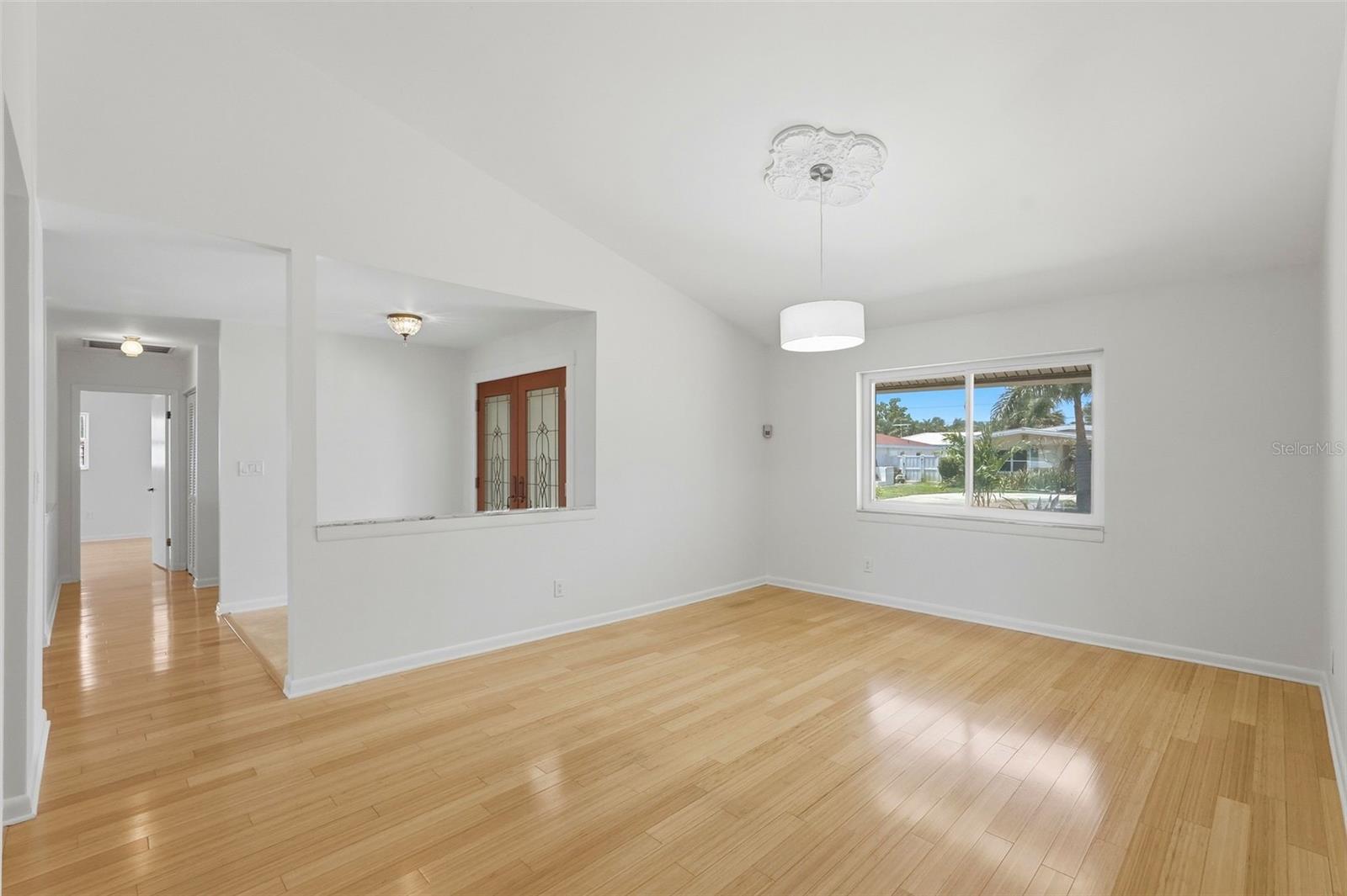2300 S SHORE DR SE, ST PETERSBURG, FL, 33705