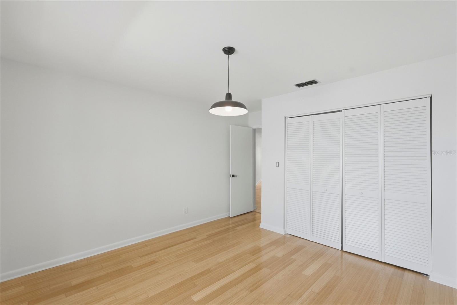 2300 S SHORE DR SE, ST PETERSBURG, FL, 33705