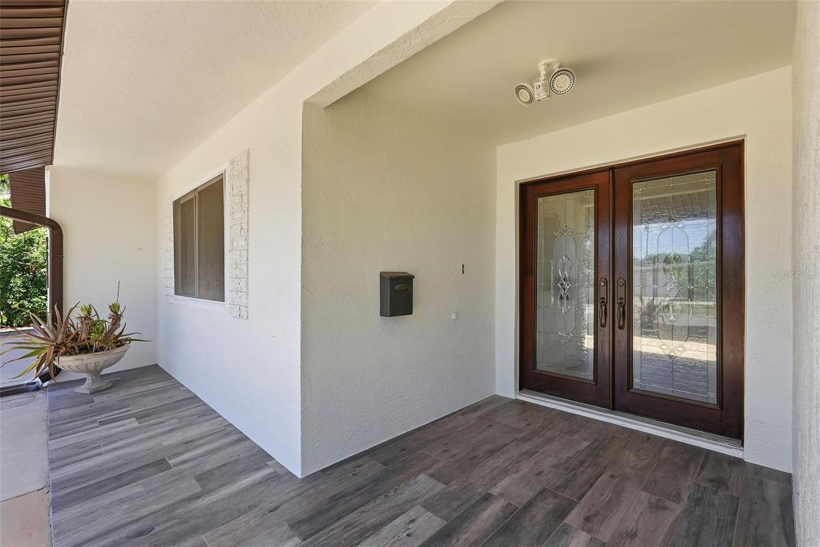 2300 S SHORE DR SE, ST PETERSBURG, FL, 33705