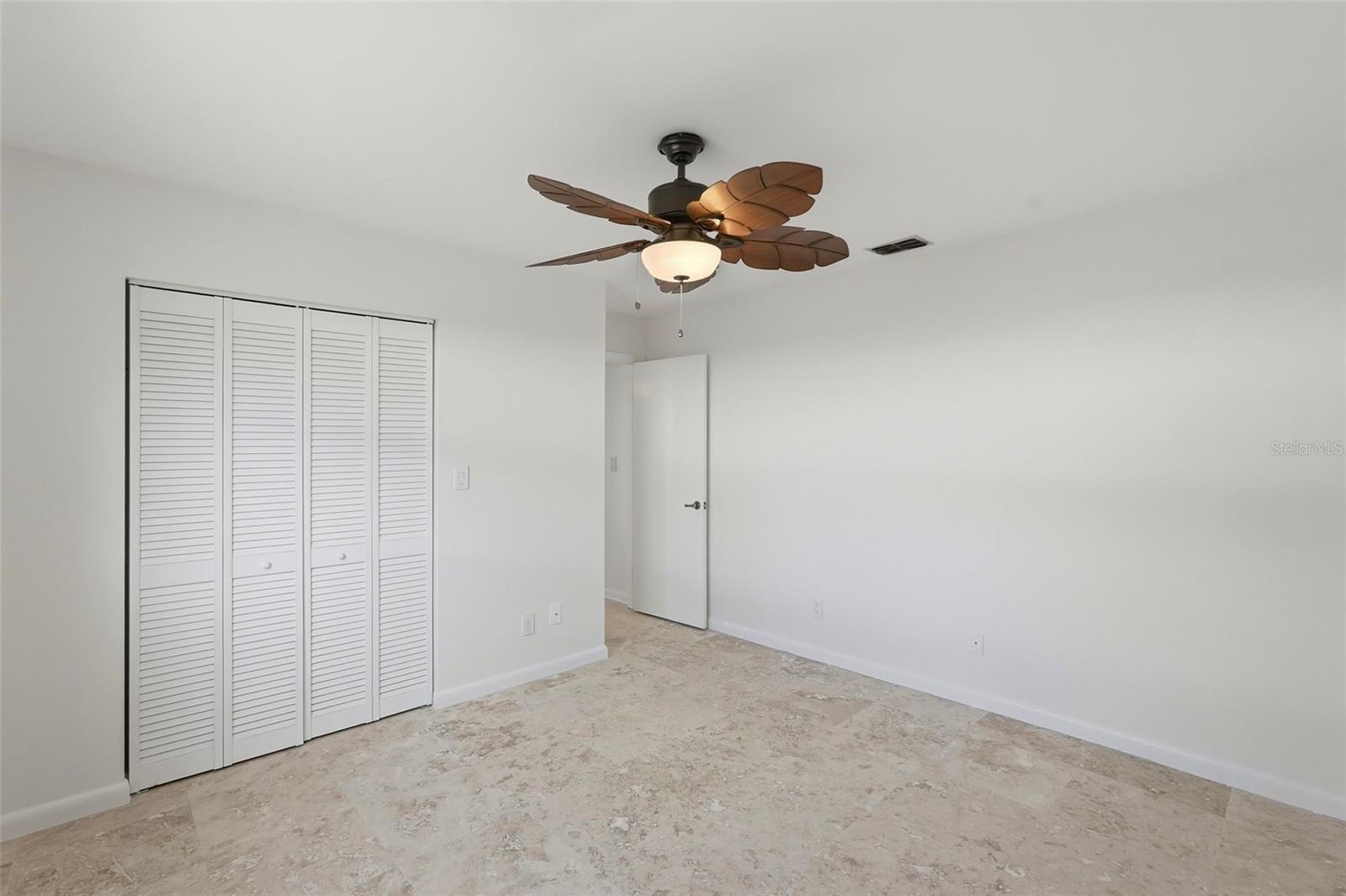2300 S SHORE DR SE, ST PETERSBURG, FL, 33705